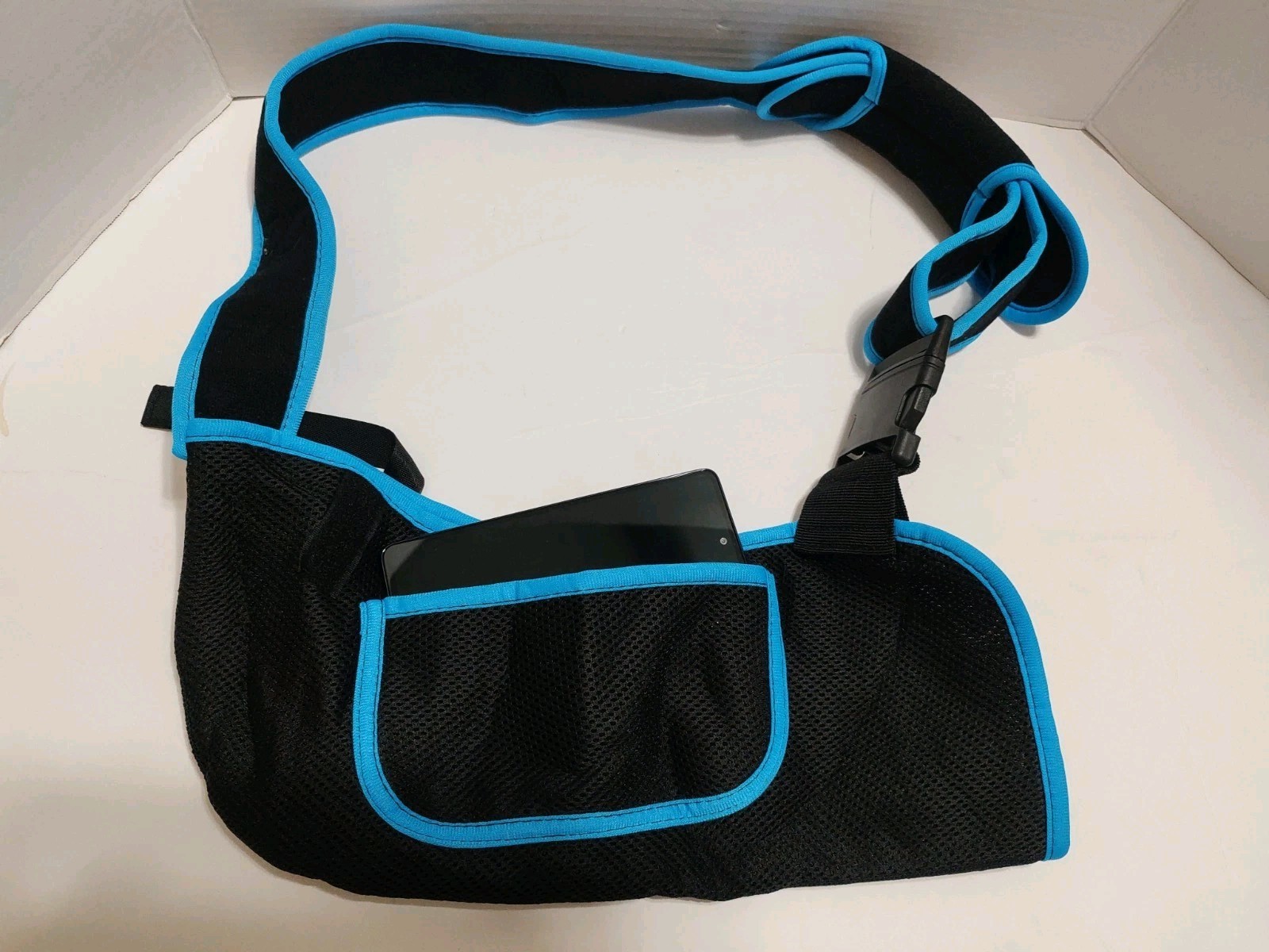 Adjustable Shoulder Arm Sling Immobilizer with Two Pocket for Rotator Medium
