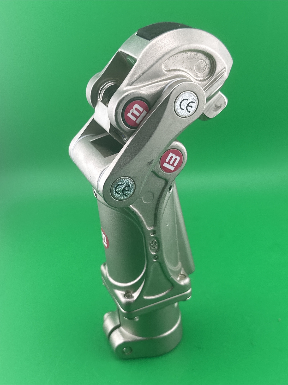 Medi Ossur OP2 Polycentric Pneumatic Prosthetic Knee.