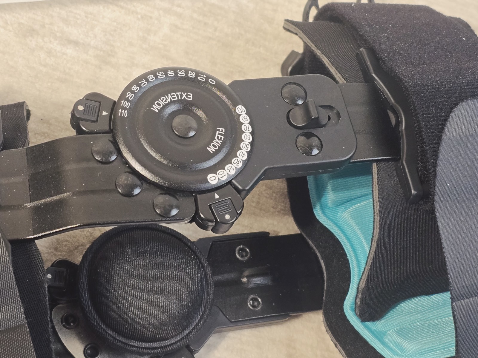 Komzer Hinged Post-Op ROM Knee Brace Universal Left or Right One Size Fits Most!