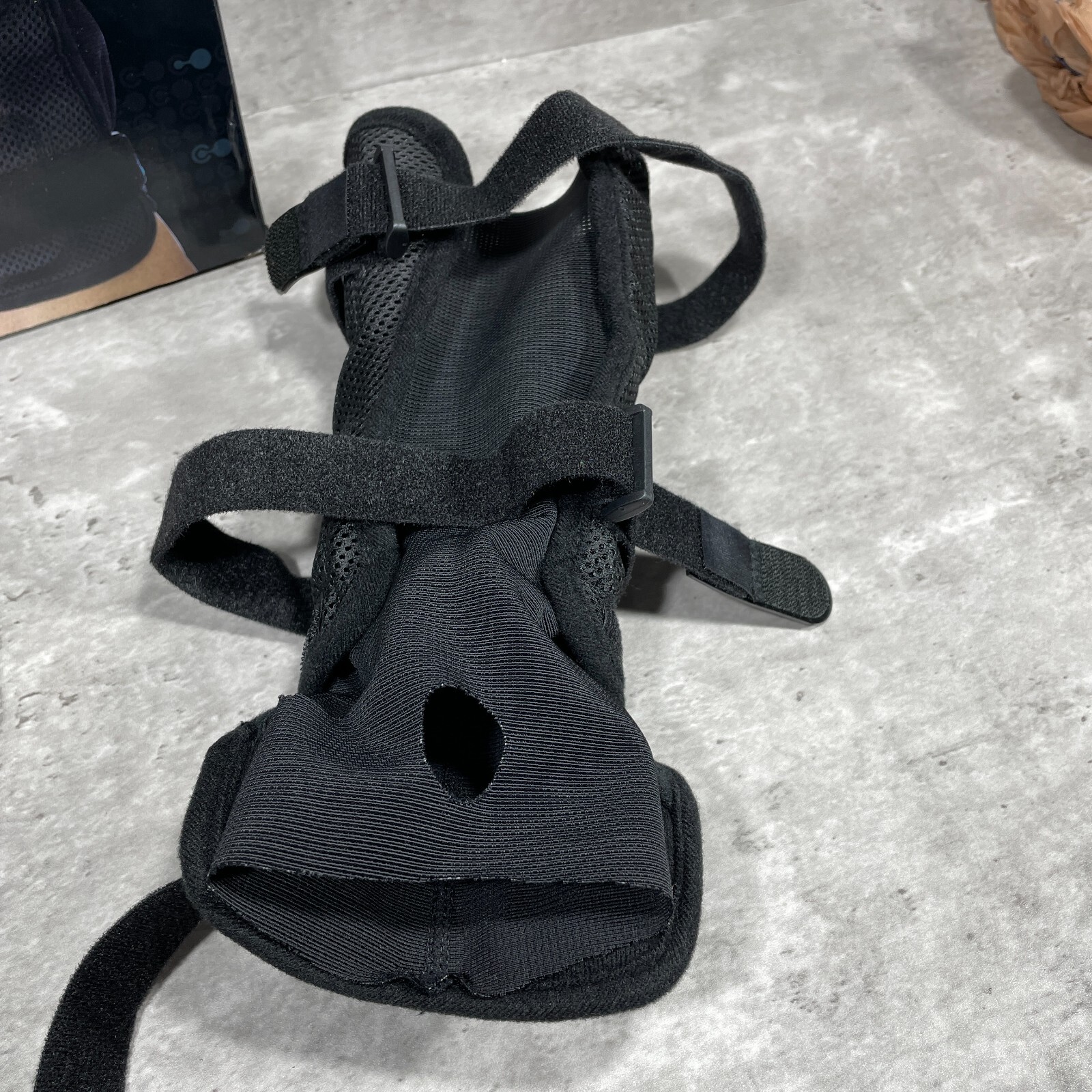 New Open Box – CORETECH 916 Left/Right Universal Wrist Brace/Splint – Black