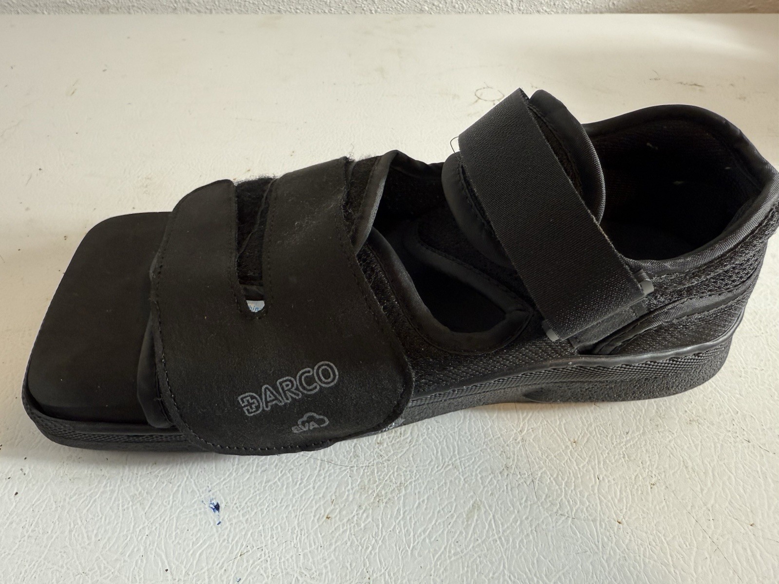 Darco OrthoWedge , Square-Toe Healing Shoe -men’s Medium. Post Surgery