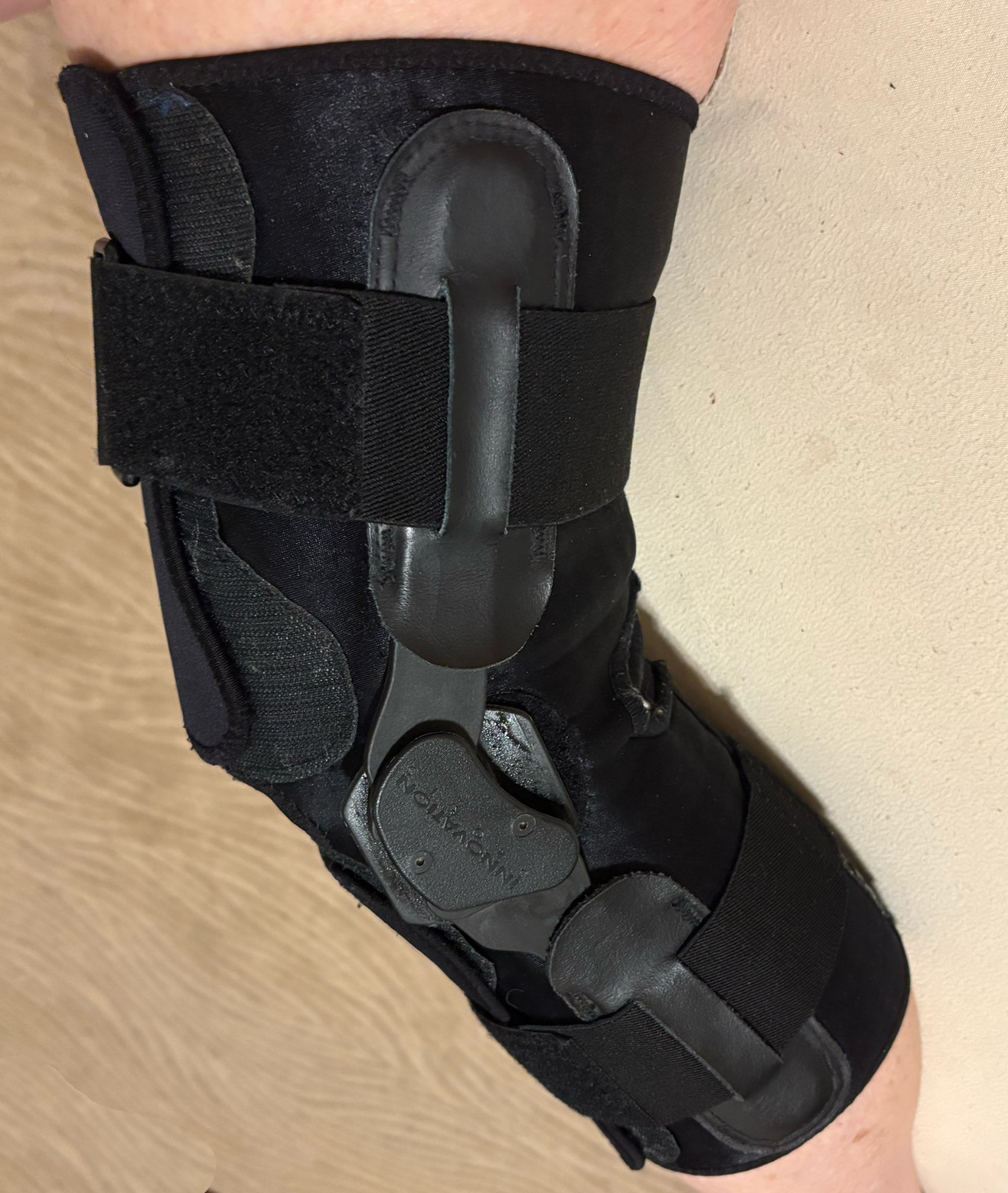 Innovation Sports Adjustable Support Hinged Wraparound Knee Brace Medium