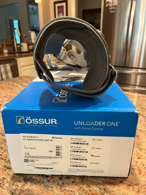 Right Medial Ossur Unloader One Knee Brace with Smart Dosing, Adult Size Small