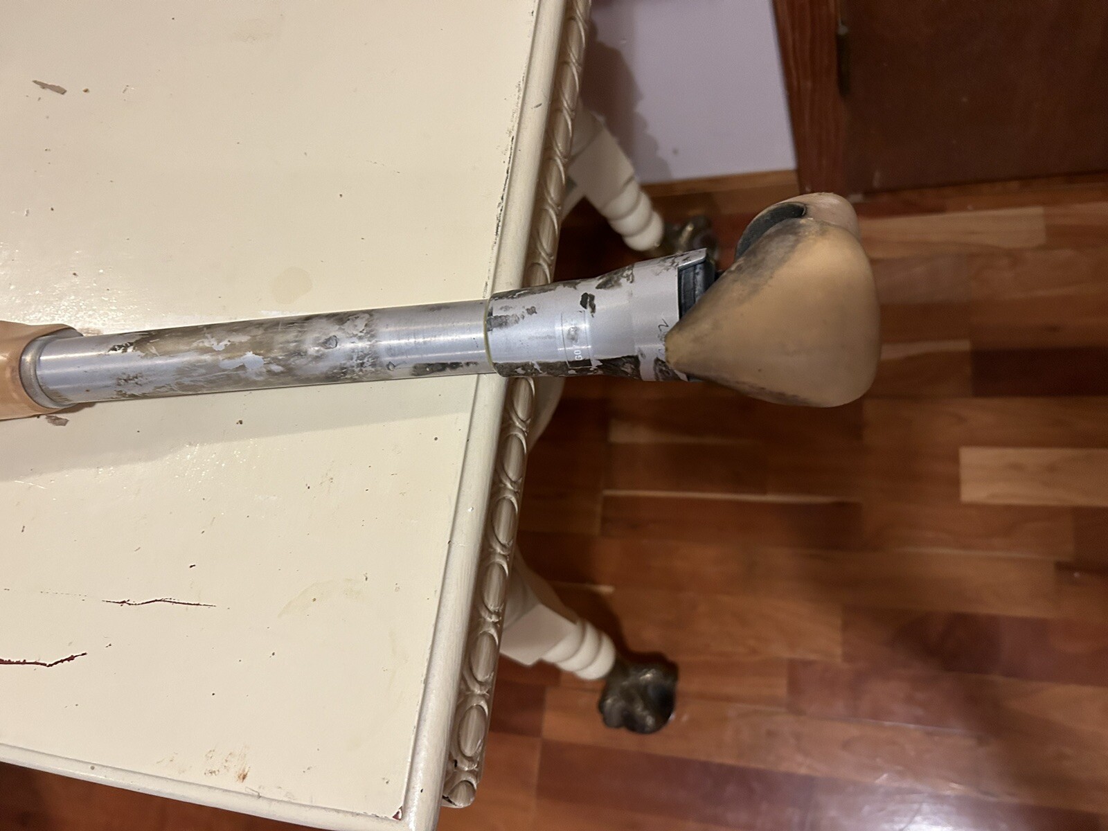 Vintage PROSTHETIC LEG LEFT FOOT FULL LEG Above Knee THIGH 10.5″ foot