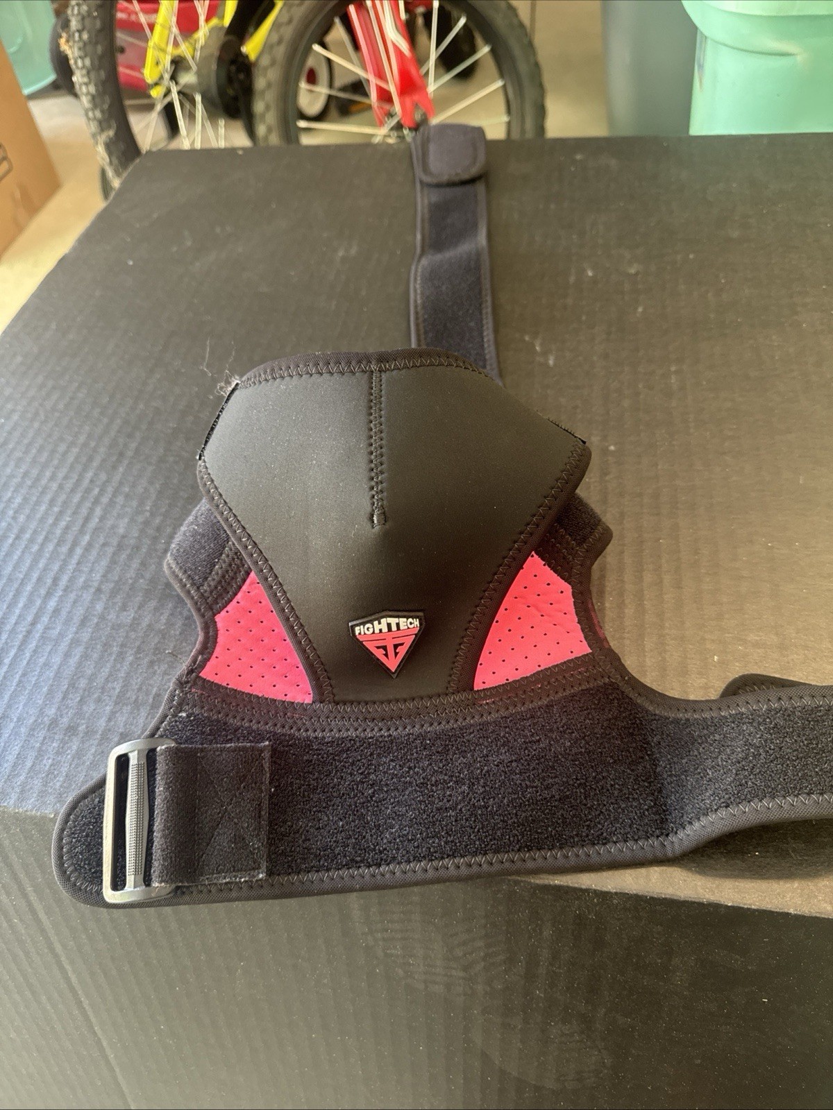 Fightech Unisex Adults Black and Pink Latex Free Shoulder Brace