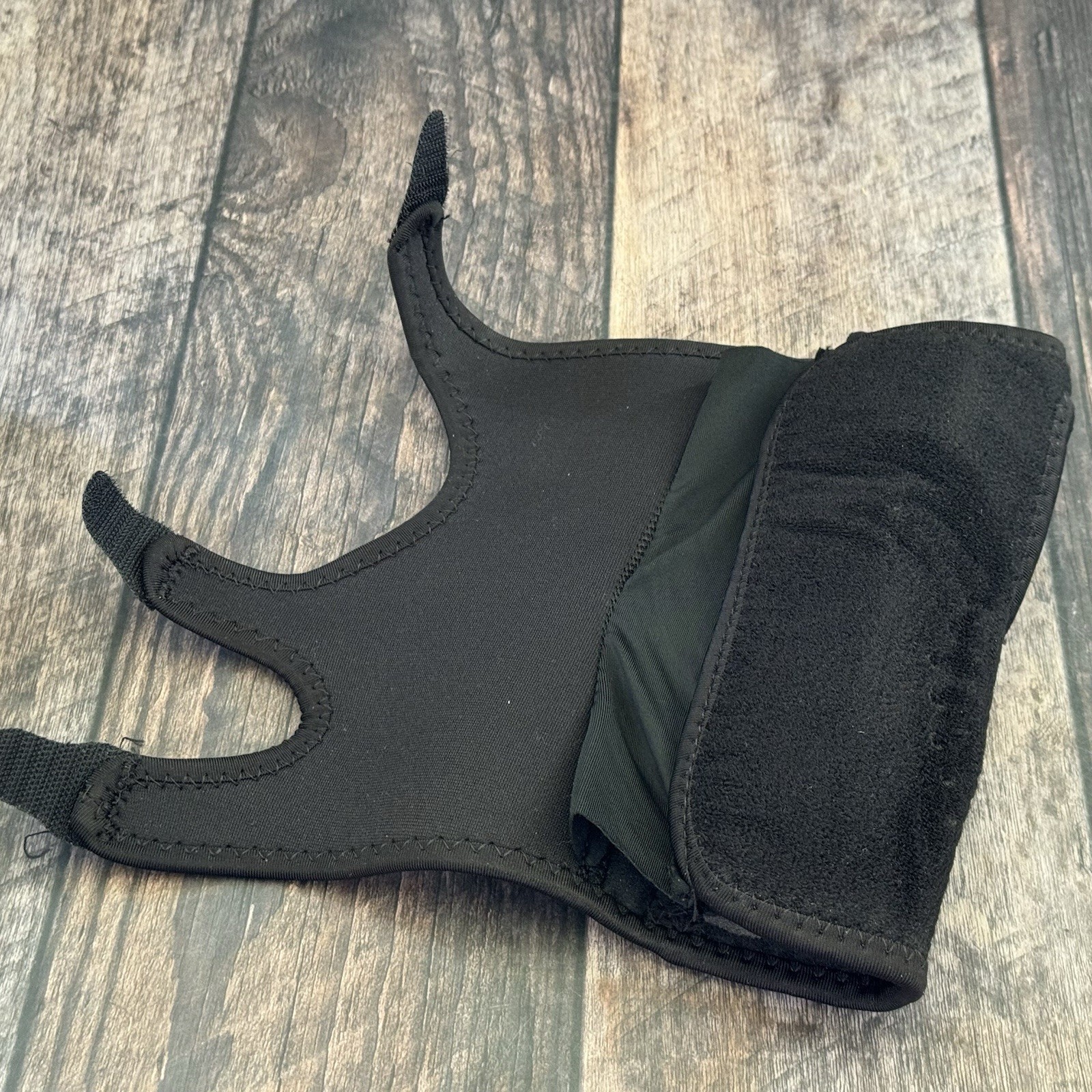 ComfyBrace Night Wrist Sleep Support Brace Fits Both Hands Cushioned to Help