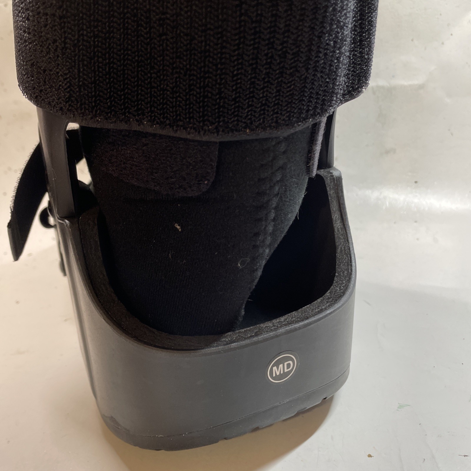 United Ortho USA14015 Short Cam Walker Fracture Boot Sprain Ankle Black Medium