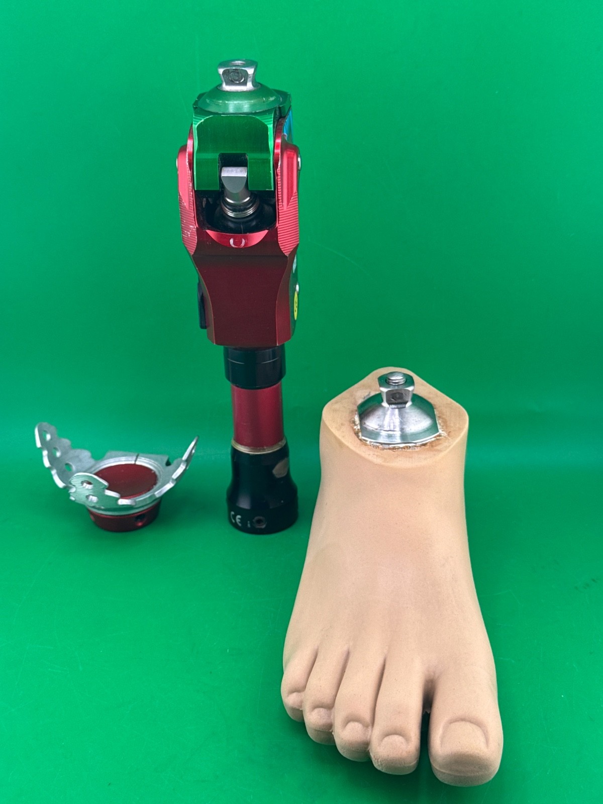 Ottobock Otto bock 3R65 pediatric prosthetic knee w/ parts, size 21 right foot