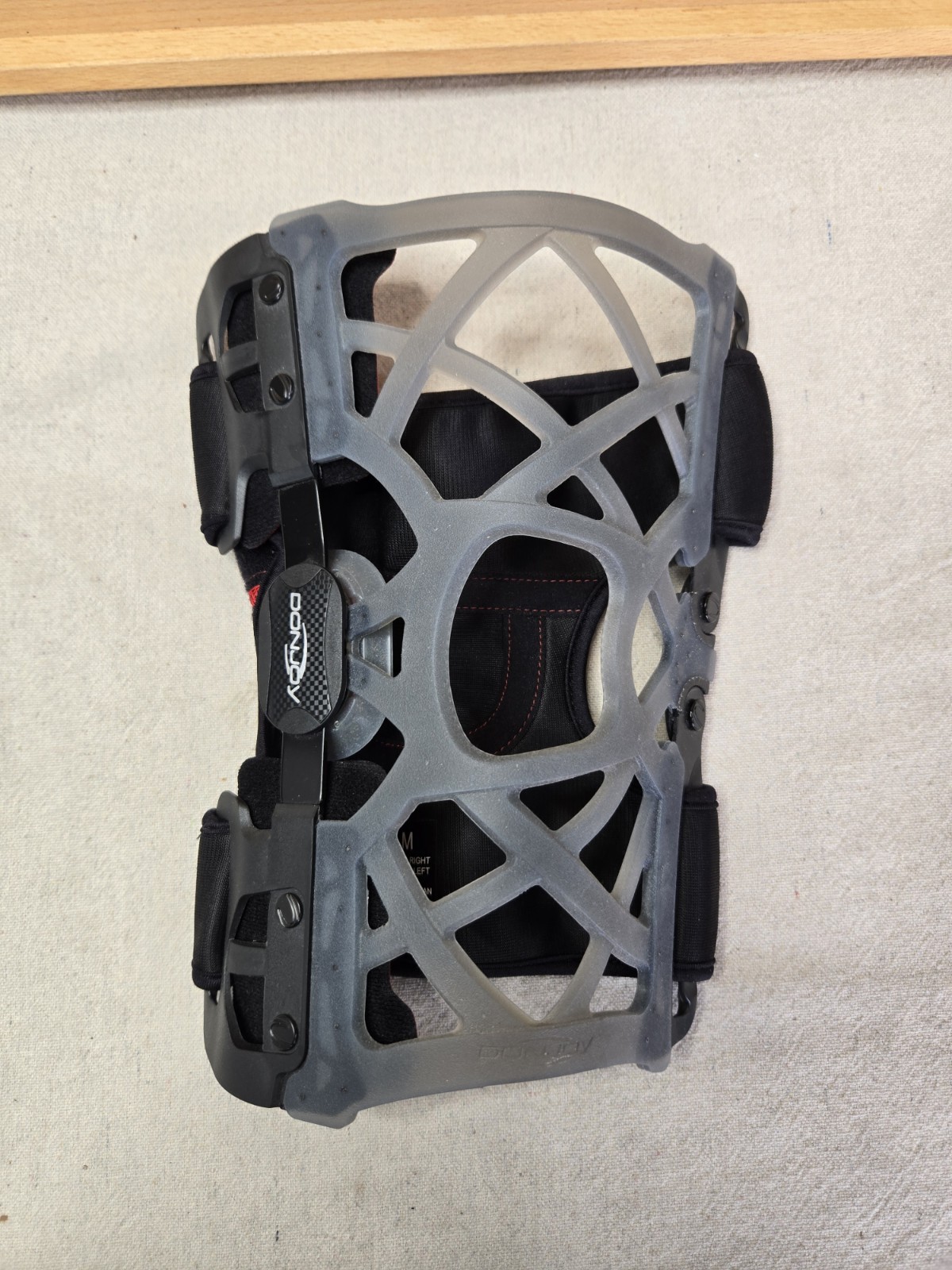 DonJoy Reaction Web Knee Support Brace Medium (Medial Right / Lateral Left)