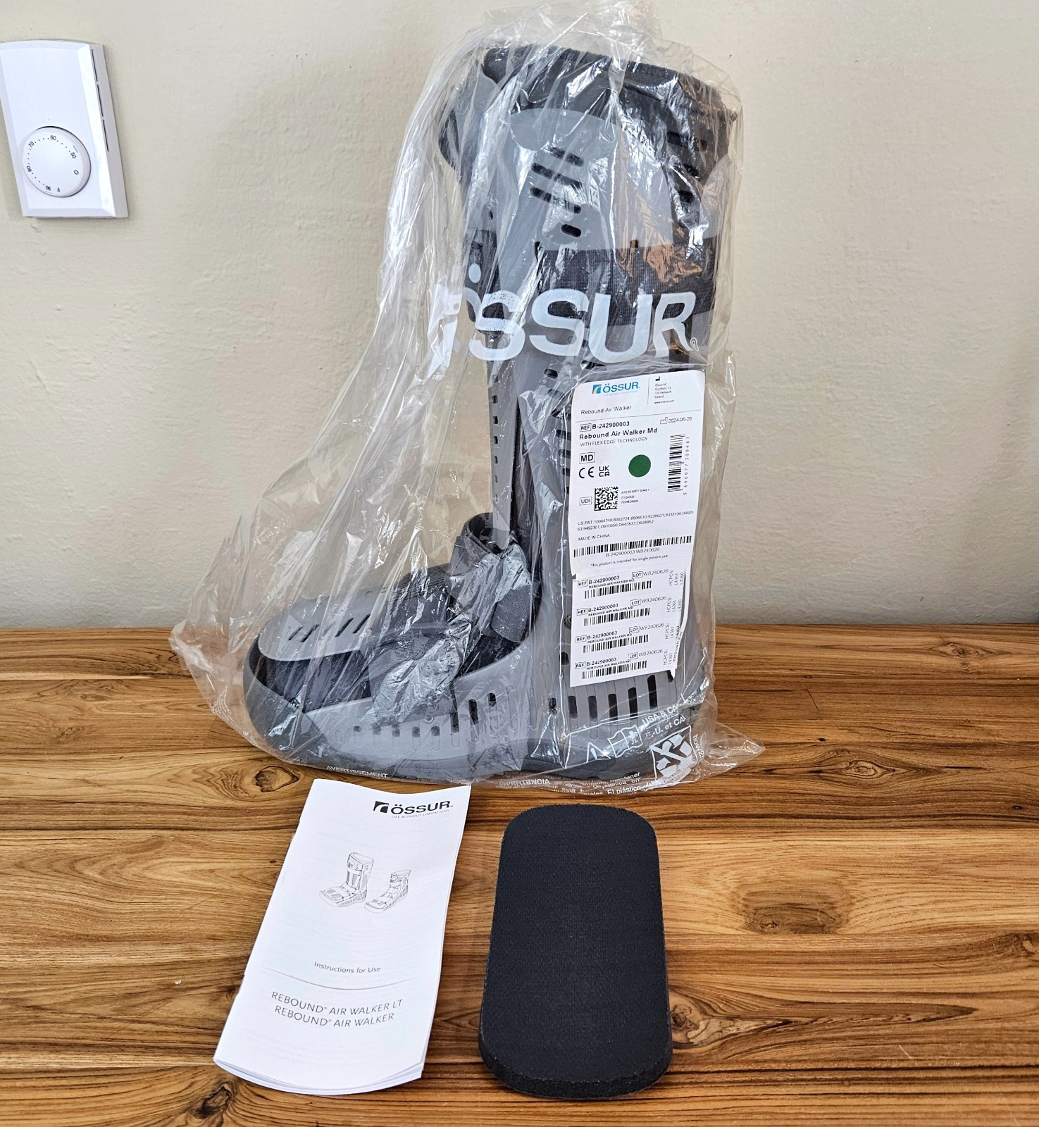 Ossur Rebound Air Walker Boot, Medium Flex Edge Technology, NEW