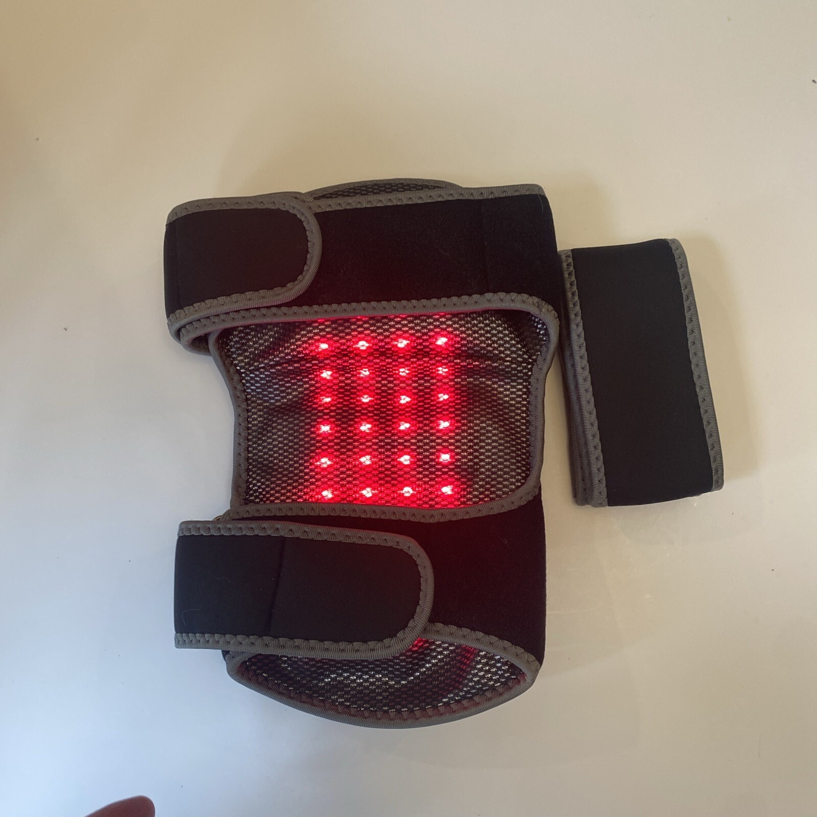 Red Light Therapy Knee Brace Vibration Knee Massage For Pain Relief (open box)