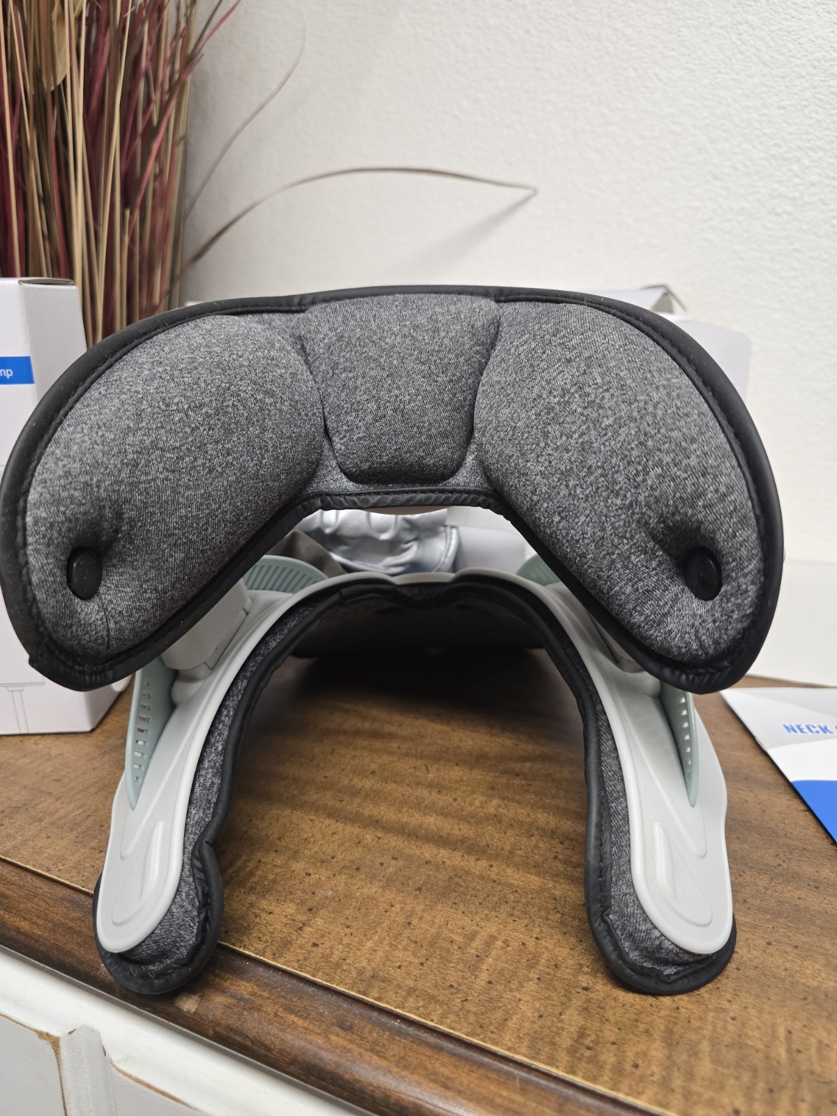 Neck Brace Cervical Neck Traction Device With Electric Pump. Air Pressure NEW