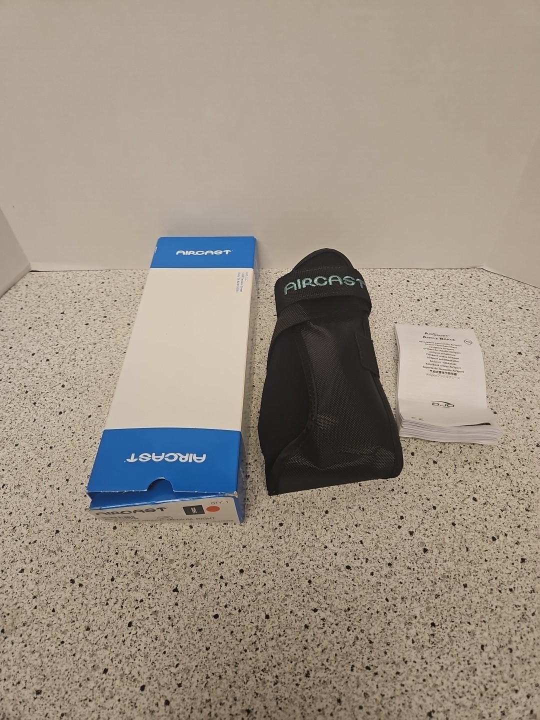 Aircast 02MMR Airsport Ankle Brace Medium Right Size Men’s 7.5-11 Women’s 9-12.5