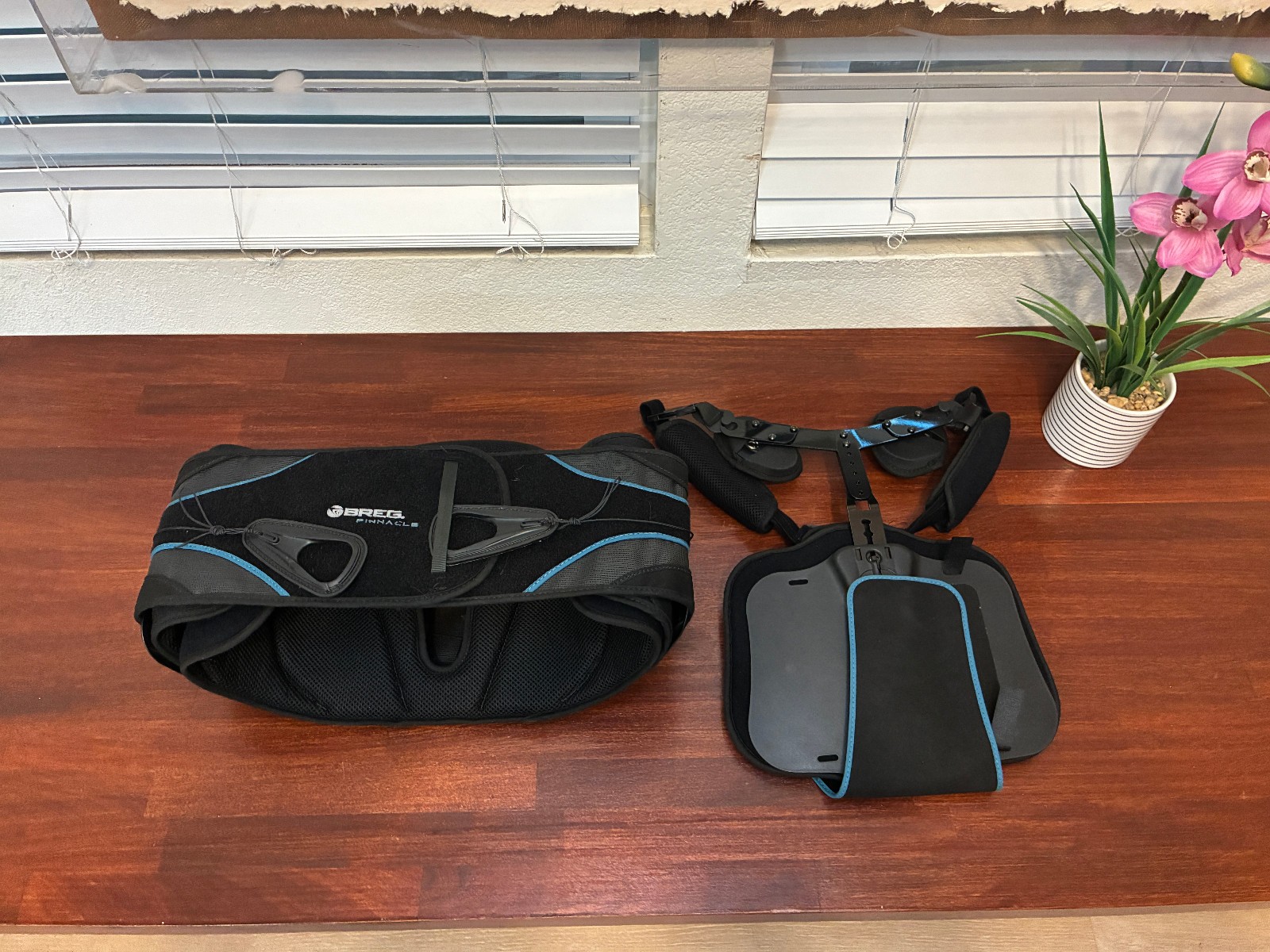 Breg Pinnacle TLSO 464 Back Brace Spinal Orthosis Adjustable 85% New