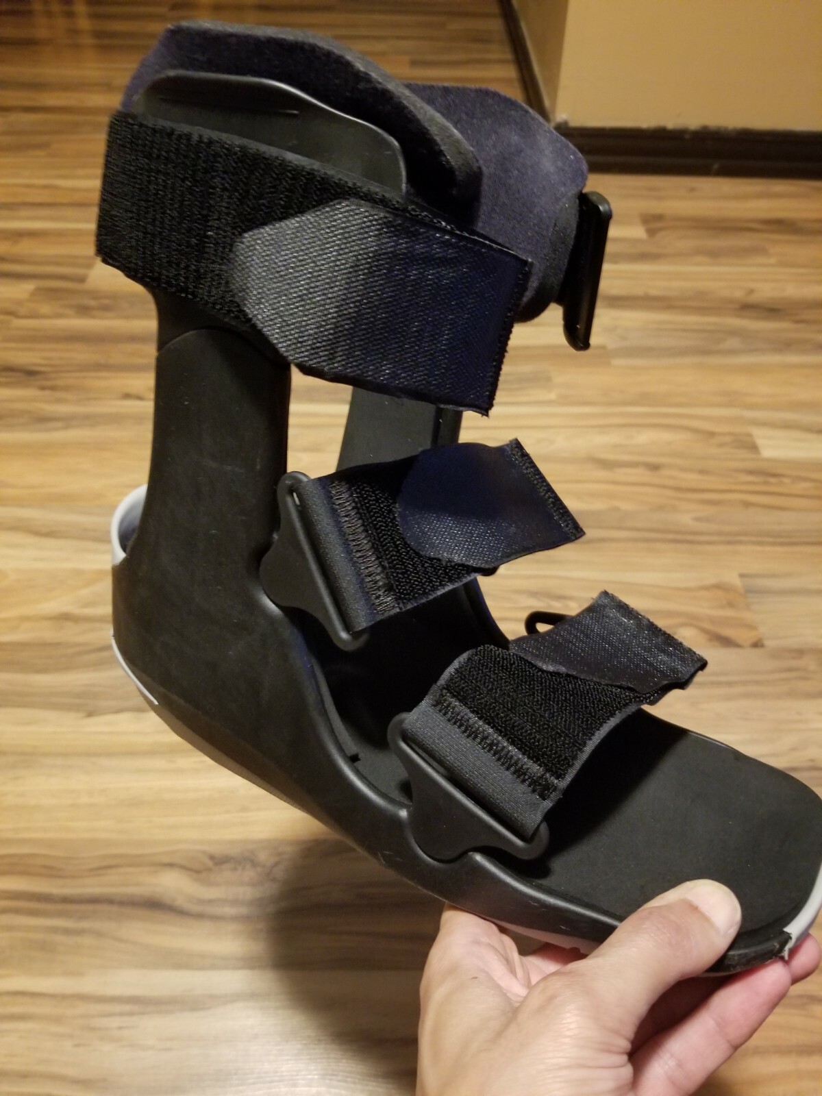 Barely Used – Pair of Ovation Medical Short Pneumatic Air Walker Boots with pads