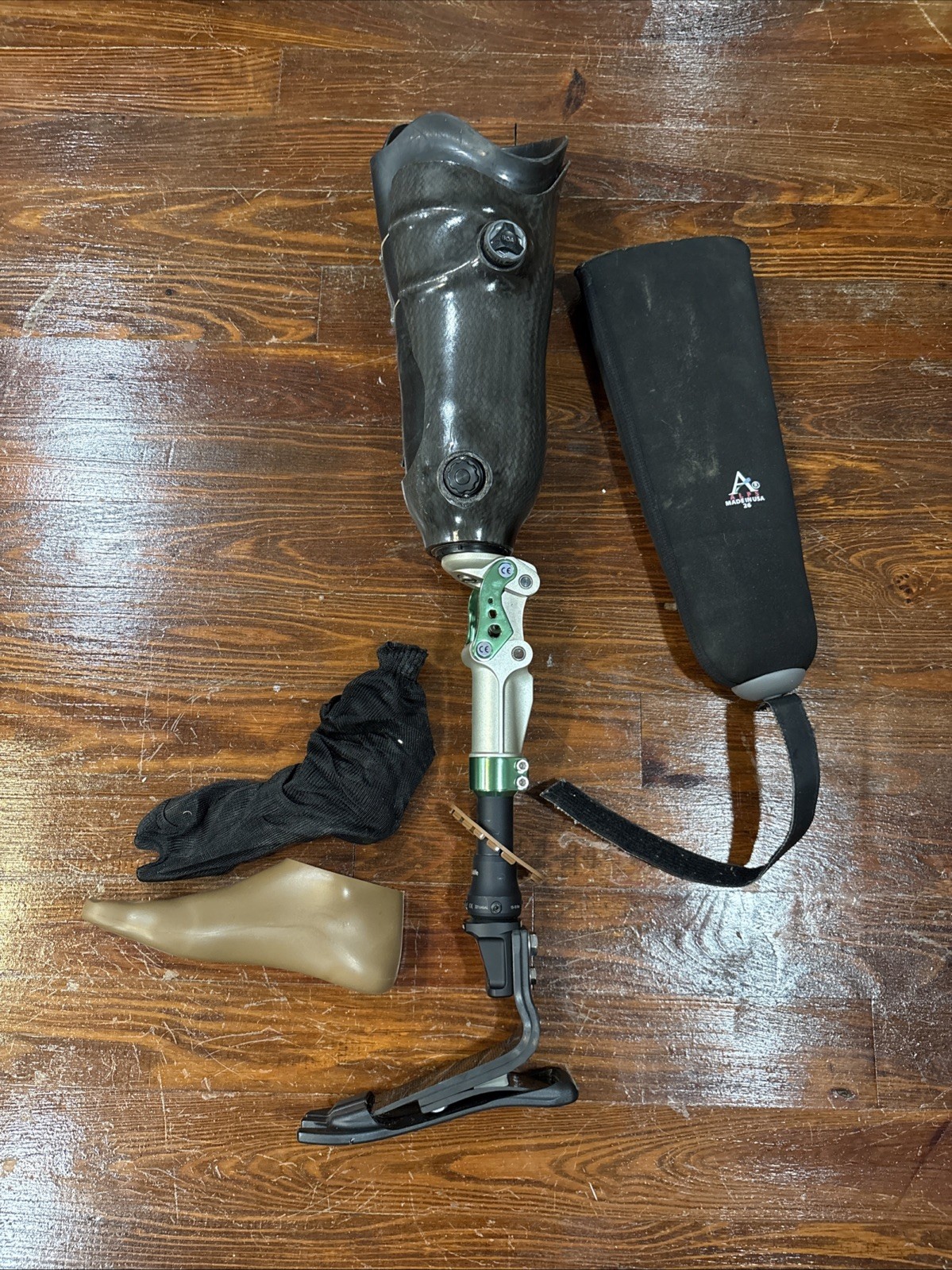 Trulife Above Knee Prosthetic Right Leg Size 26 AAA200 IC60 Triton Ottobock USA