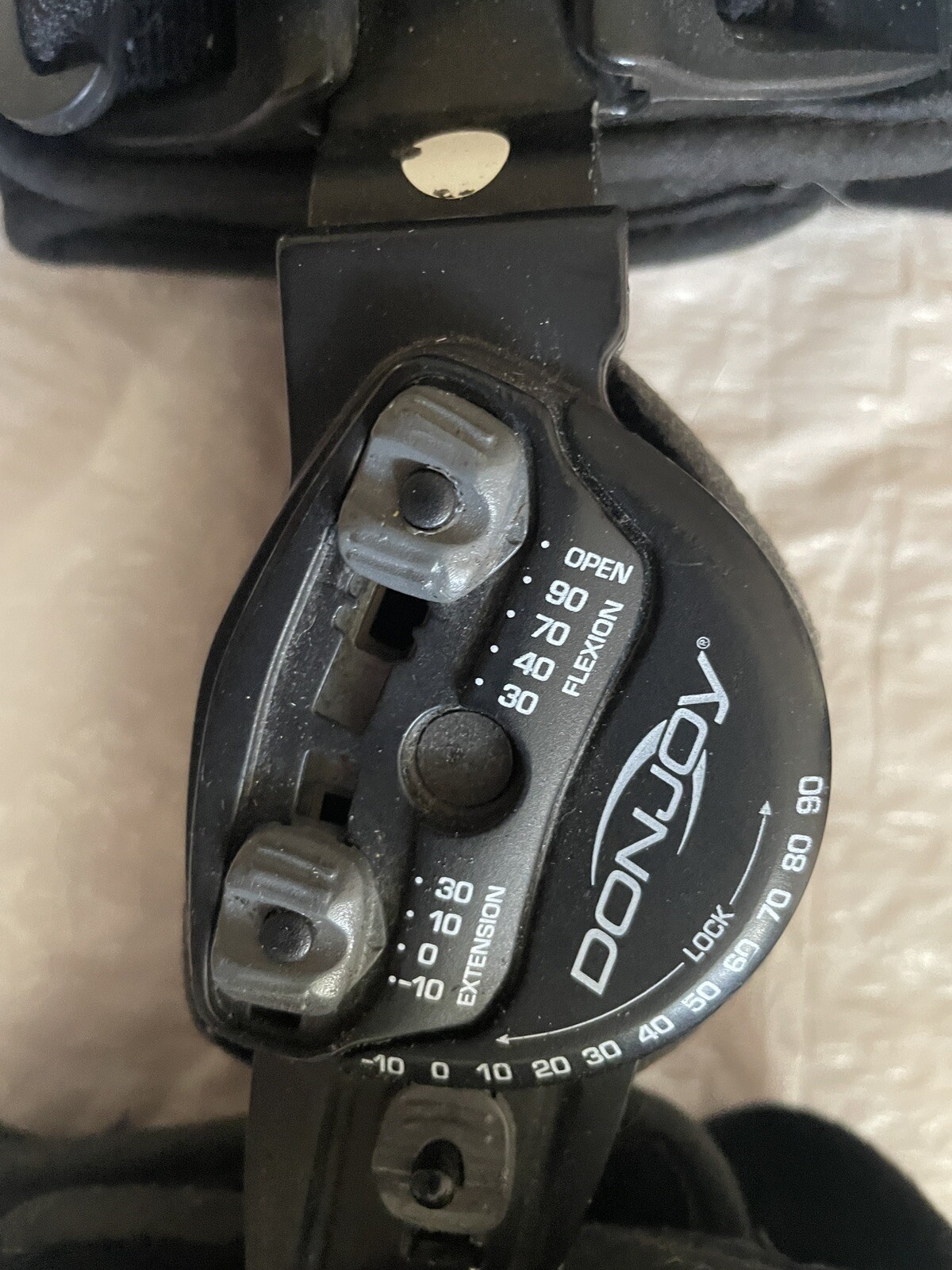 Donjoy X-ROM Post-Op Universal Adjustable Knee Brace Extension Flexion L Or R