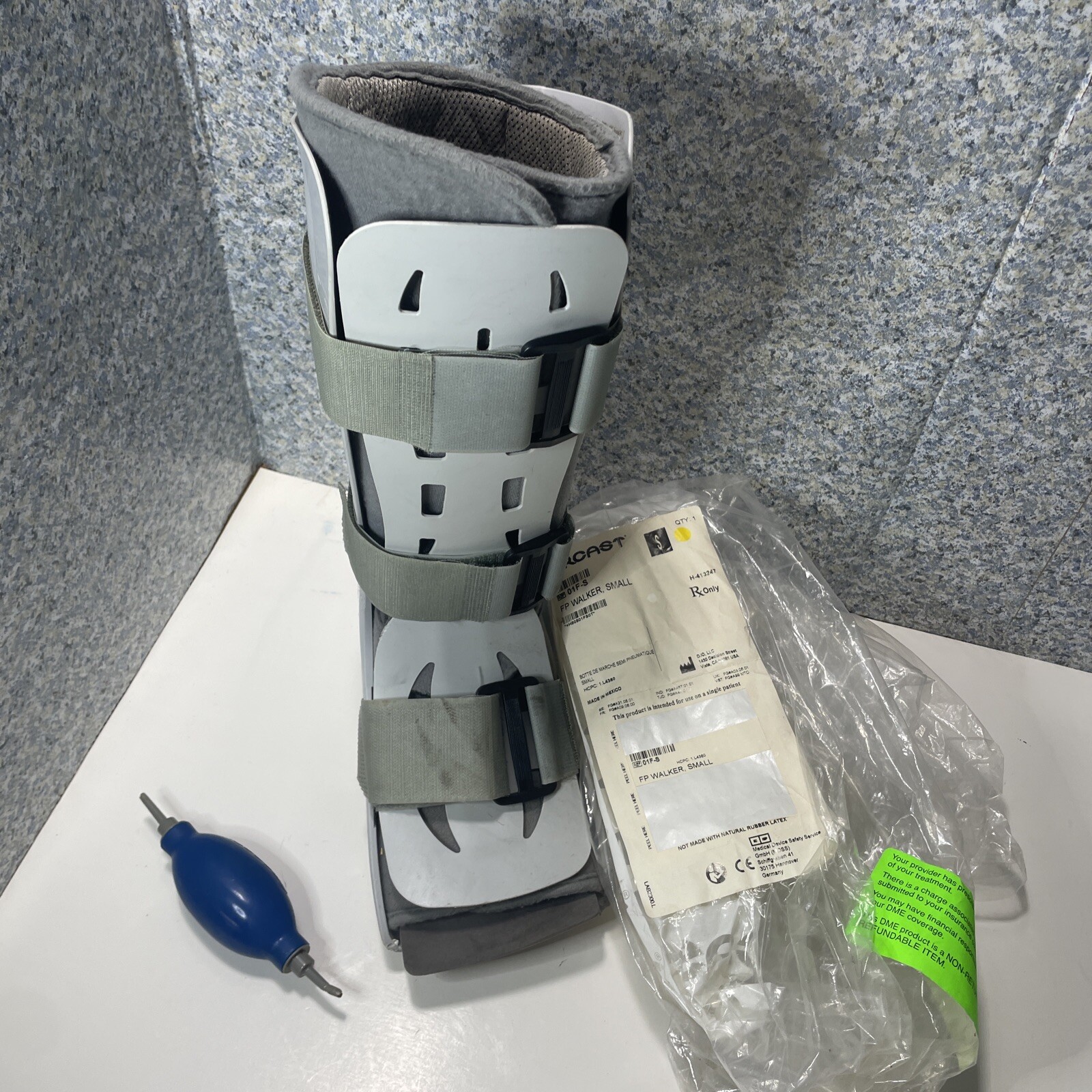 AIRCAST Walker Walking Boot Foam Pneumatic Small with Pump