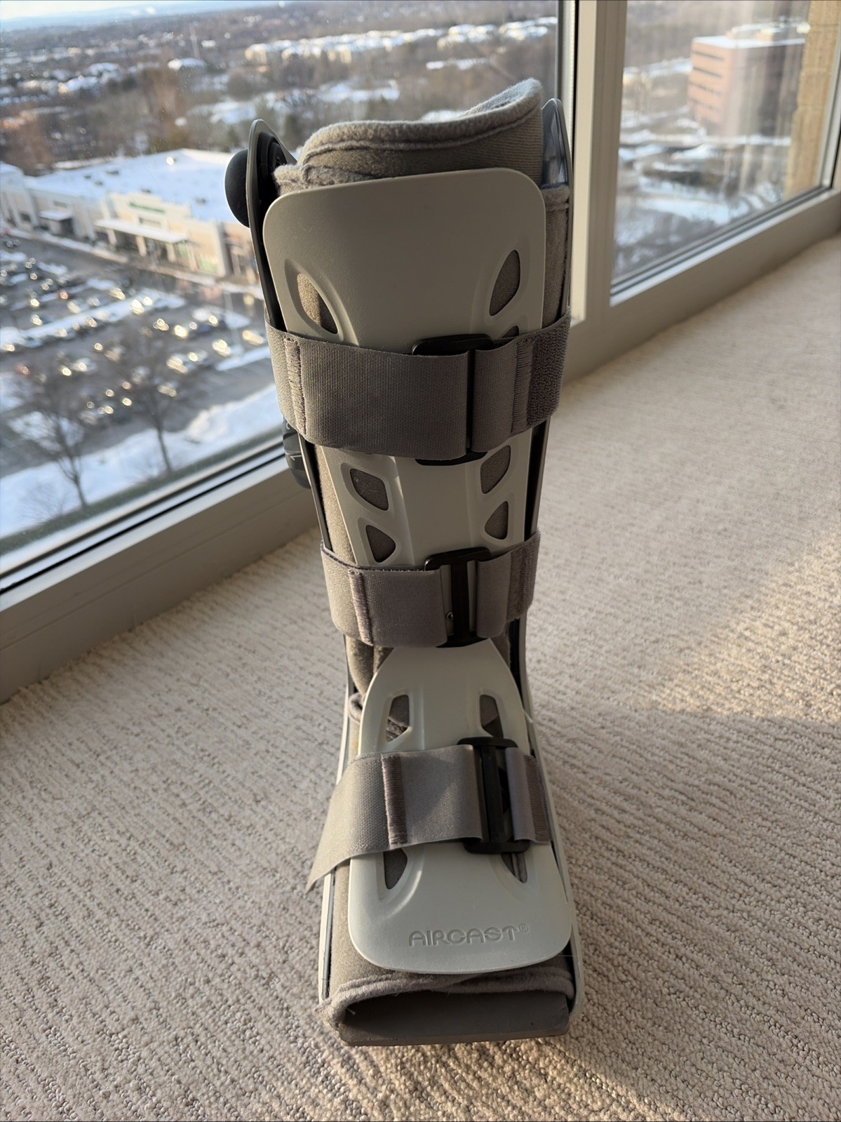 Used Aircast AirSelect Walker Brace/Walking Boot – Standard, Medium
