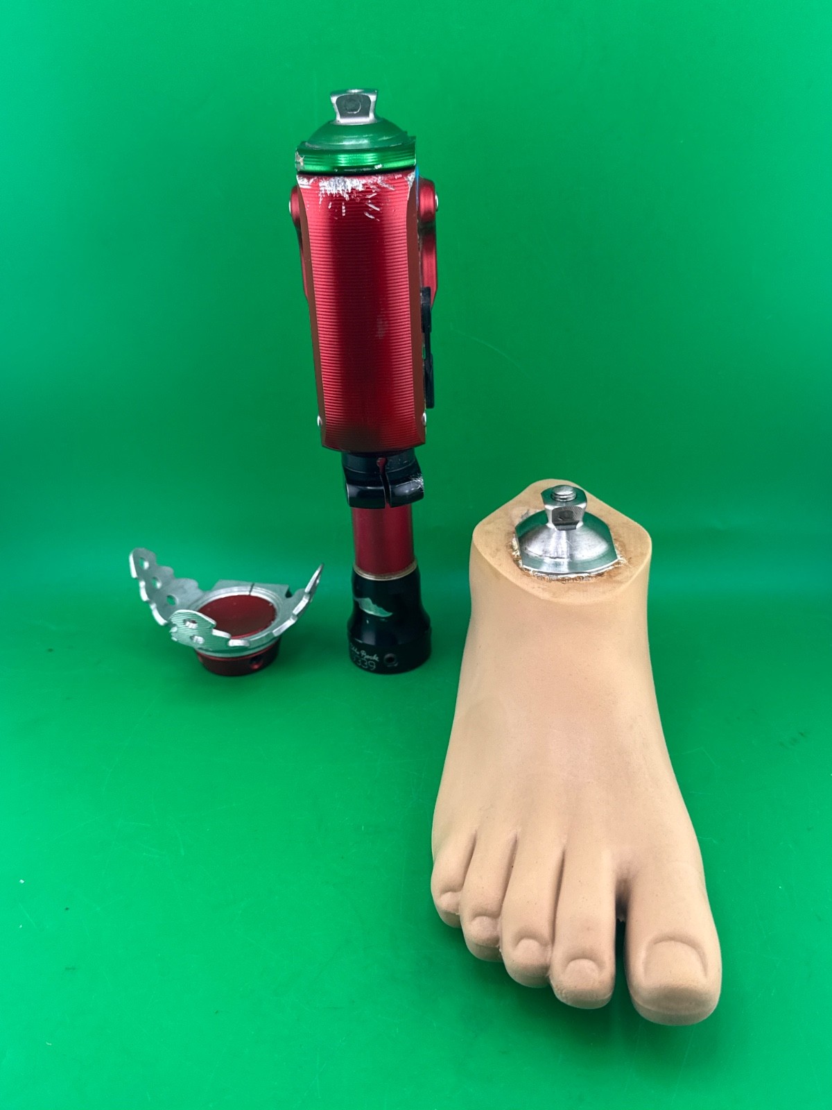 Ottobock Otto bock 3R65 pediatric prosthetic knee w/ parts, size 21 right foot