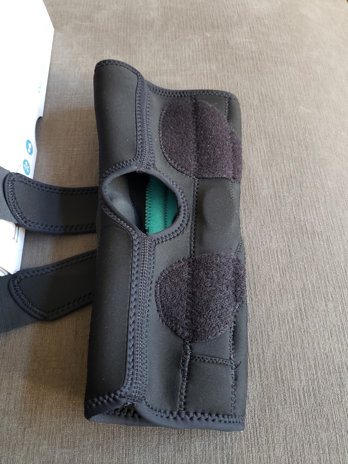 Ossur Form Fit Hinged Pull-On Lateral Left Knee J Brace Size Small – OPEN BOX