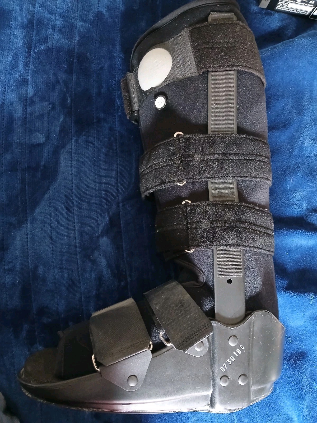 DonJoy MaxTrax Air Ankle Walker Brace Inflatable Walking Boot (Medium)