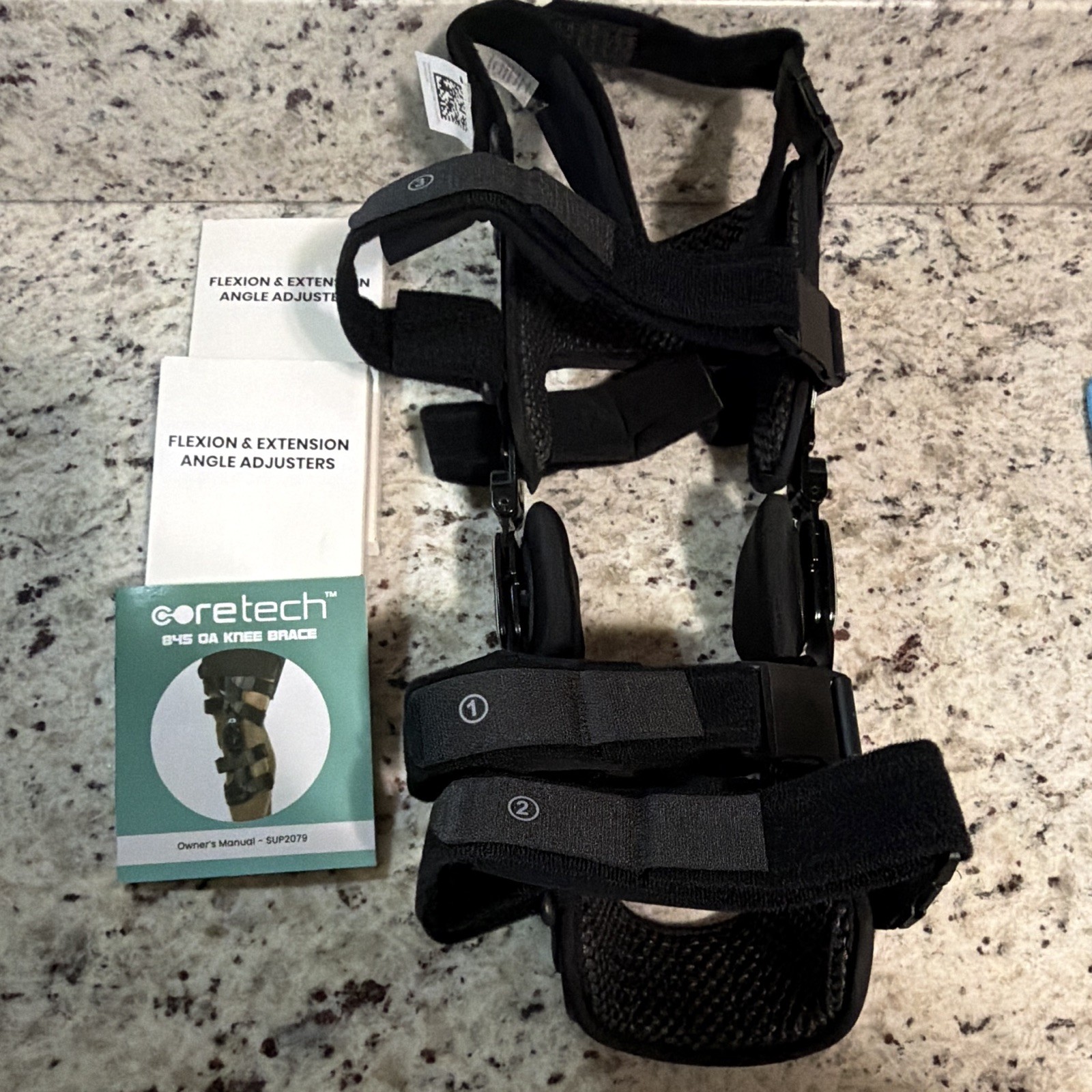 Coretech 845 OA Knee Brace Right Small Black Adjustable Plastic Stabilization CE