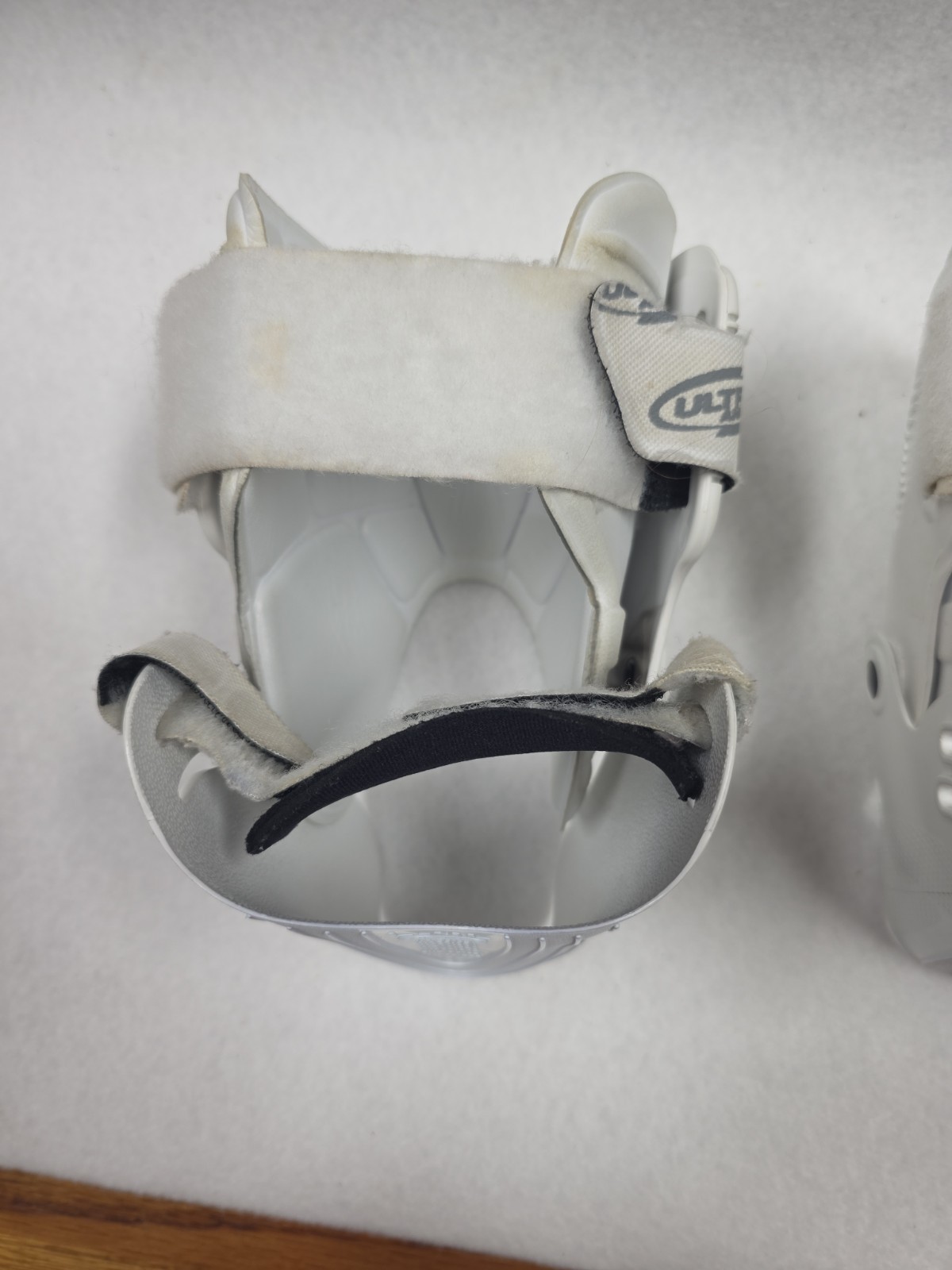 2 Ultra Zoom Ankle Braces Cushioned White Size L/XL Sports Injury Prevention