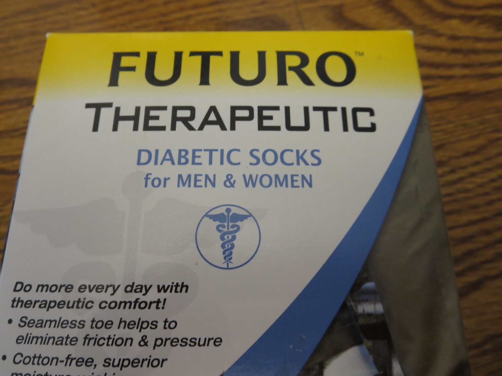 1 PR Futuro Therapeutic Diabetic Crew Socks Small White Mild Compression 48535