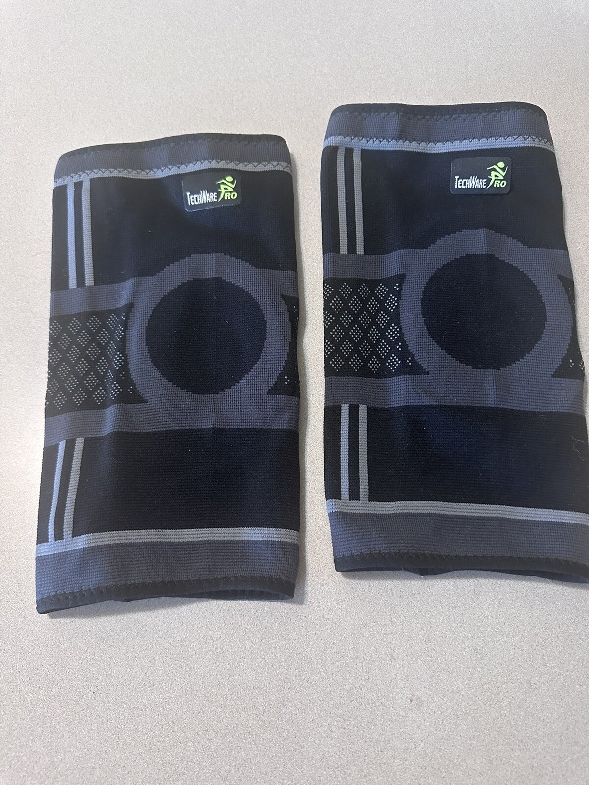 TechWare Pro Knee Compression Sleeve – Knee Braces for Knee Pain. Knee Sleeve