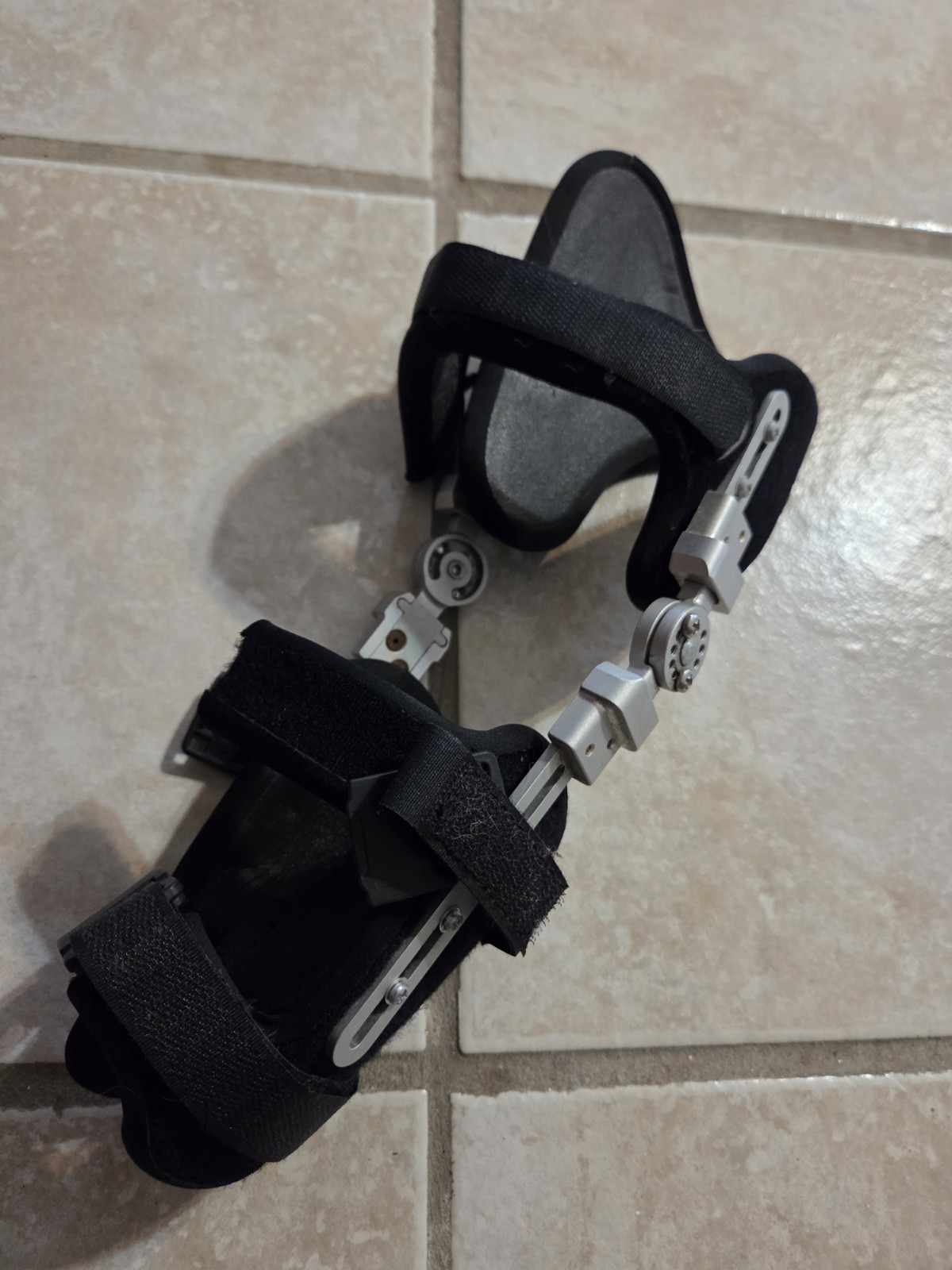Pediatric Adjustable Post-Operative Pin Knee Brace Unknown Size