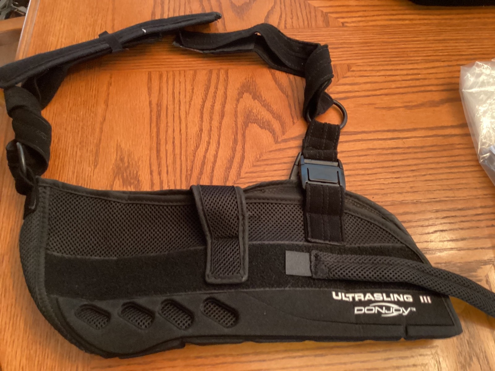 DonJoy Ultrasling III. Medium Ref# 11-0449-3 Black Shoulder Support. Pre-owned