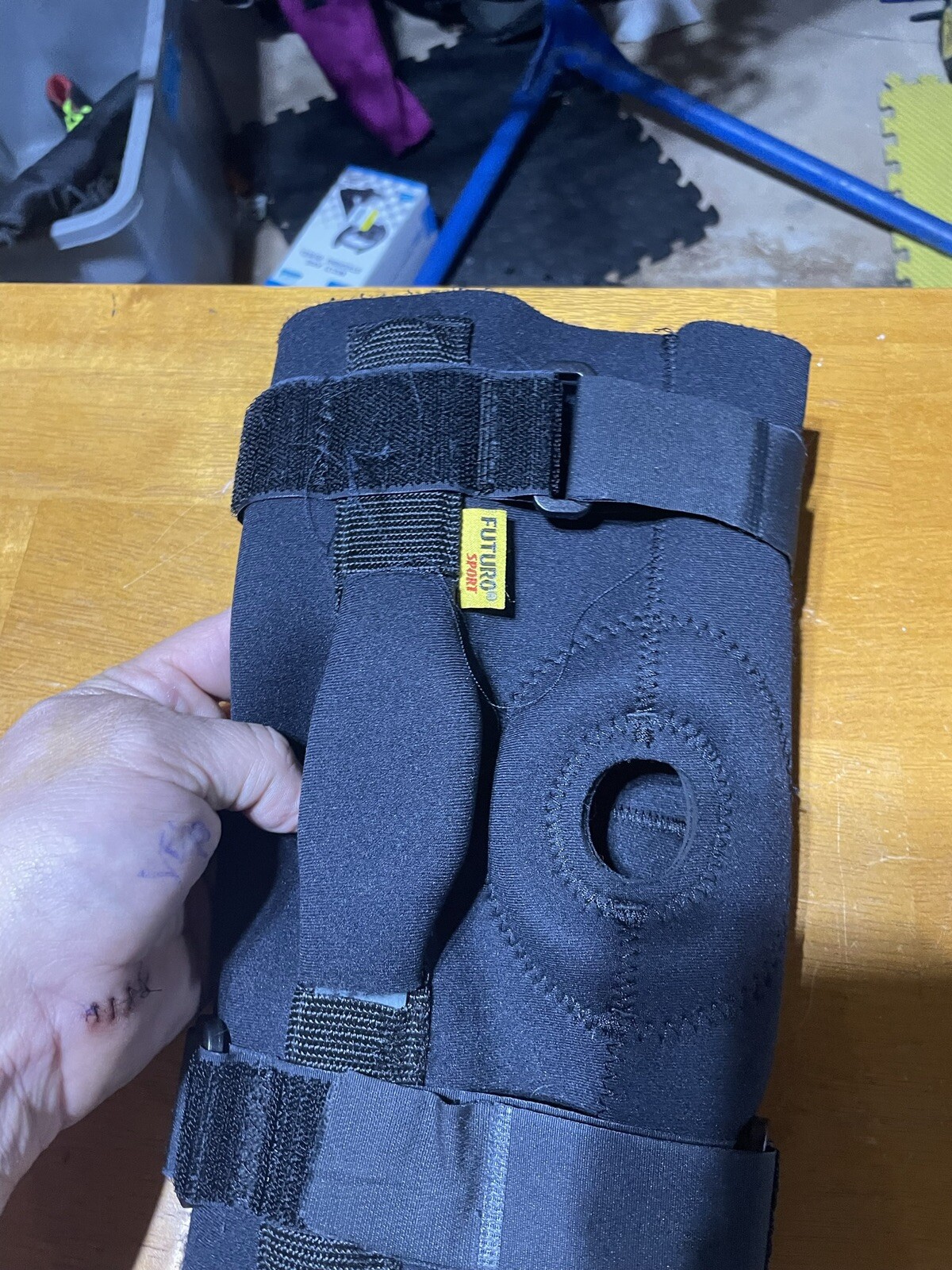 Futuro Sport Adjustable Knee Stabilizer Knee Brace