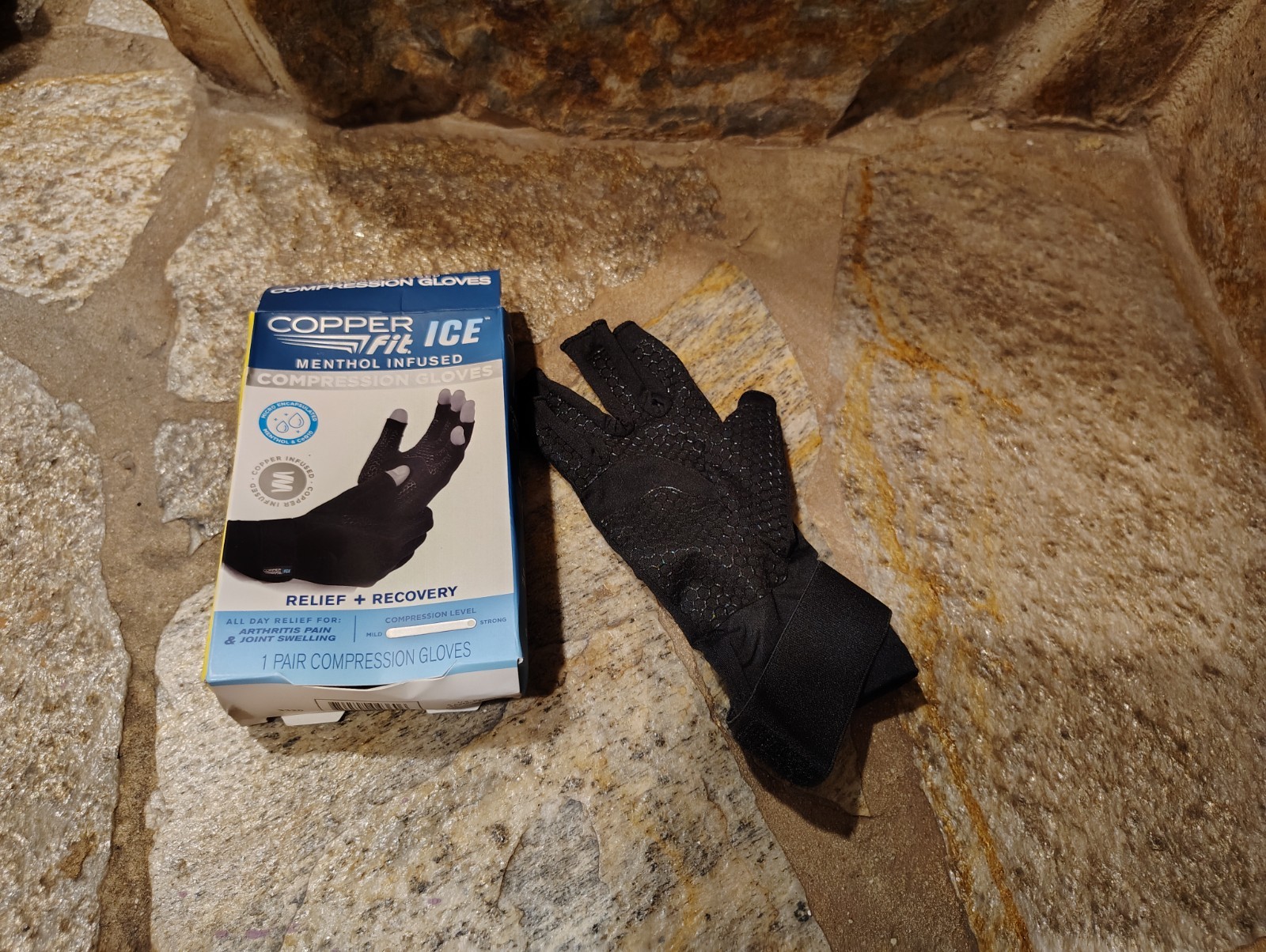 Copper Fit Ice Menthol Infused Compression Right Glove Only Small / Medium S/M