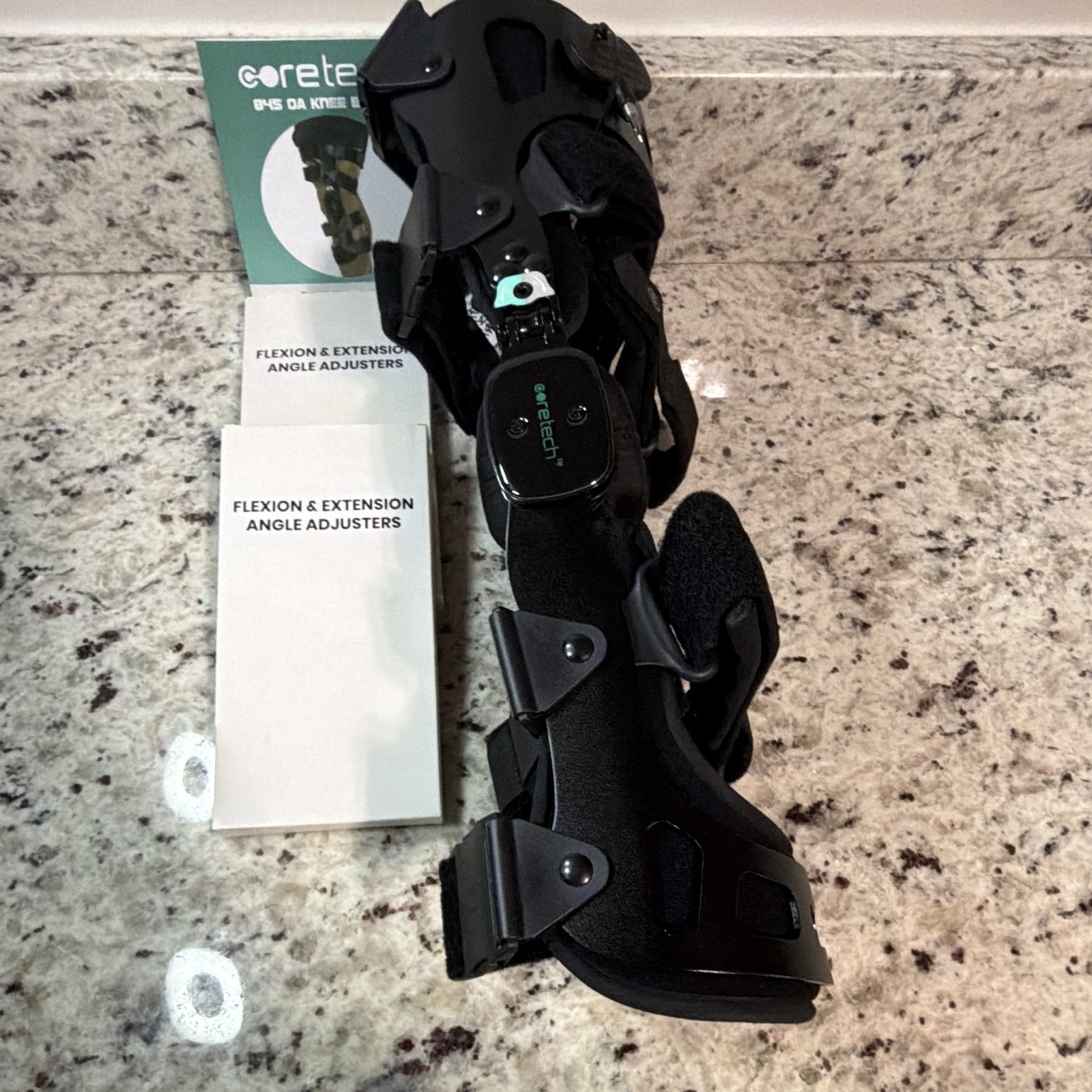 Coretech 845 OA Knee Brace Right Small Black Adjustable Plastic Stabilization CE