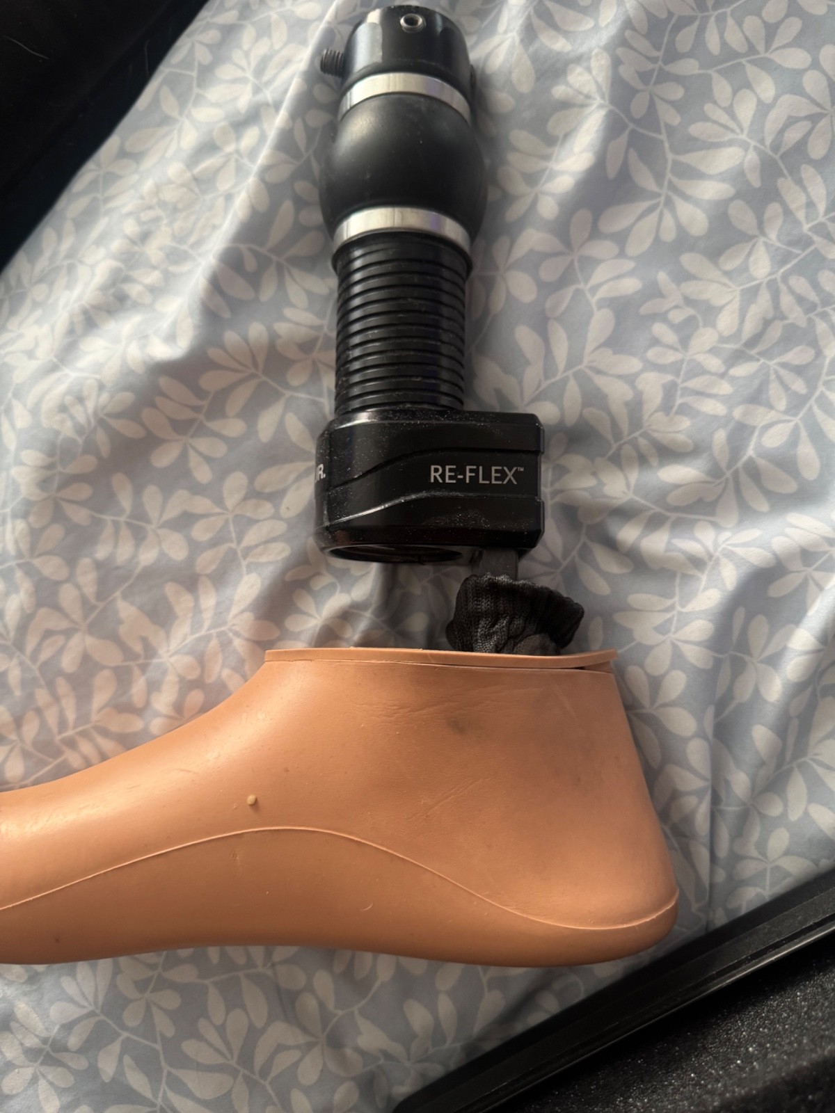 Prosthetic Leg PLIE3 WTR PROOF MICROPROCESSOR & REFLEX FOOT XTRA BATT/SEE PICS