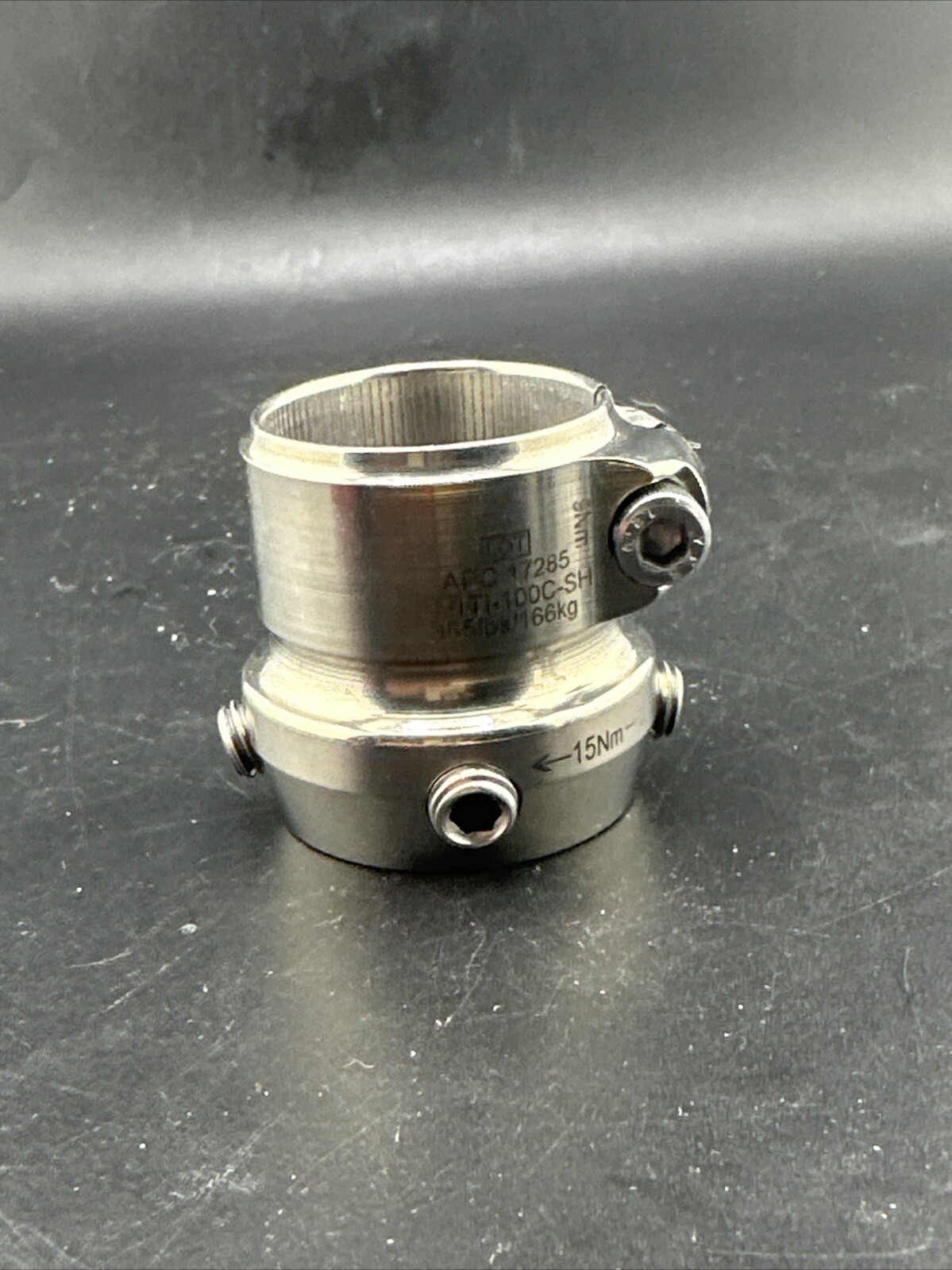 APC Short 30mm Diameter Prosthetic Tube Clamp. Titanium, TI-100C-SH.