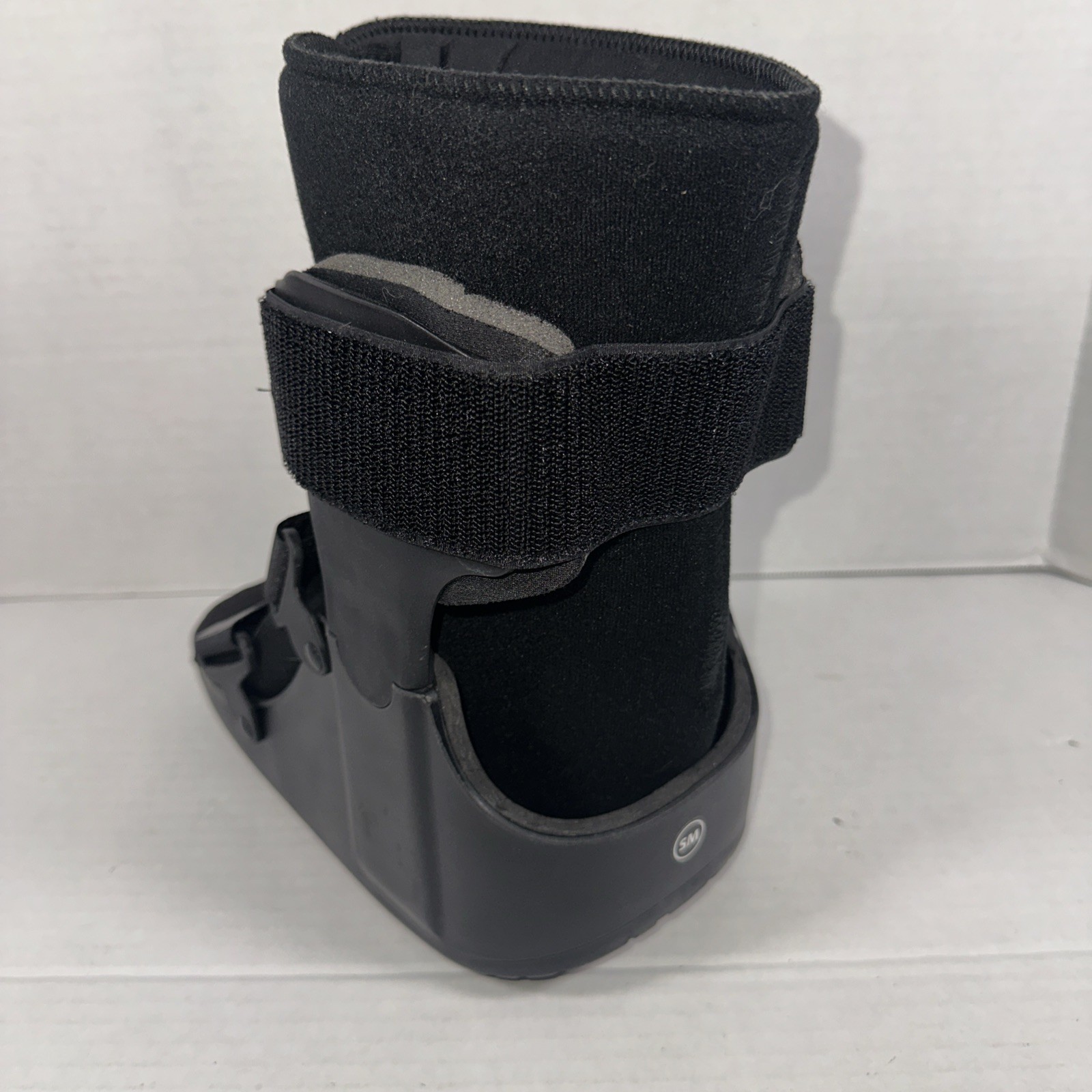United Ortho USA14013 Adult Short Cam Walker Fracture Boot, S/M, Black