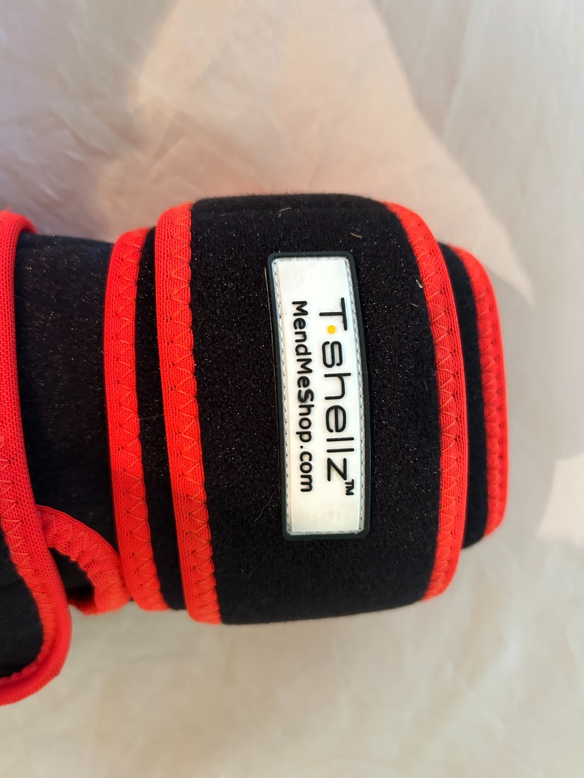 MendMeShop KNEE TSHELLZ Deep Tissue Plug-In Wrap for Joint Pain Relief