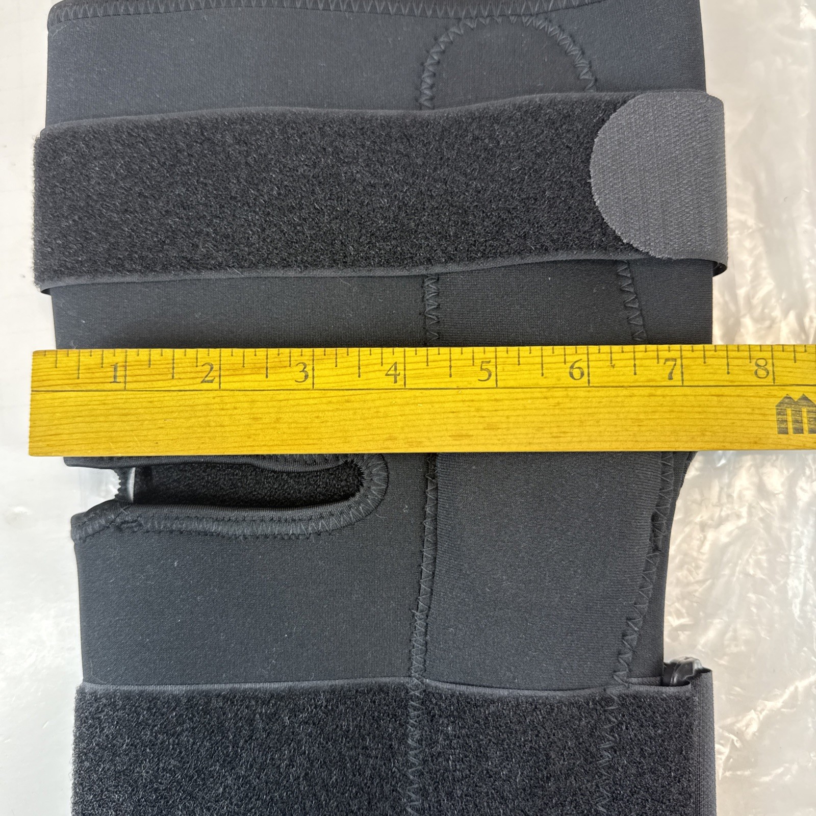 Knee Brace Internal Hinge Left/Right One-Size Adj. – Hook and Loop Black NEW