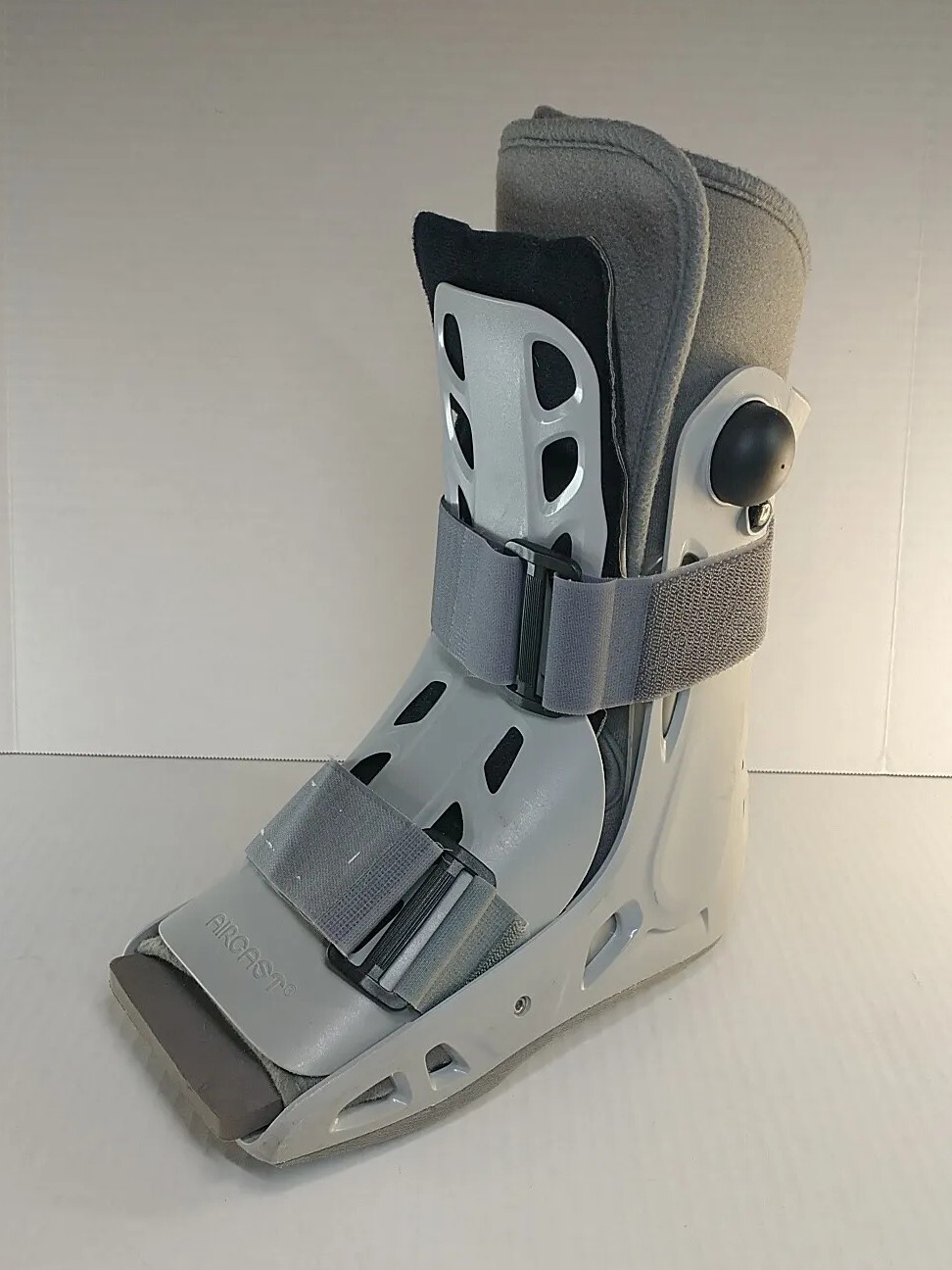 AirSelect Walker Brace/Boot Aircast Standard – Short Size Medium