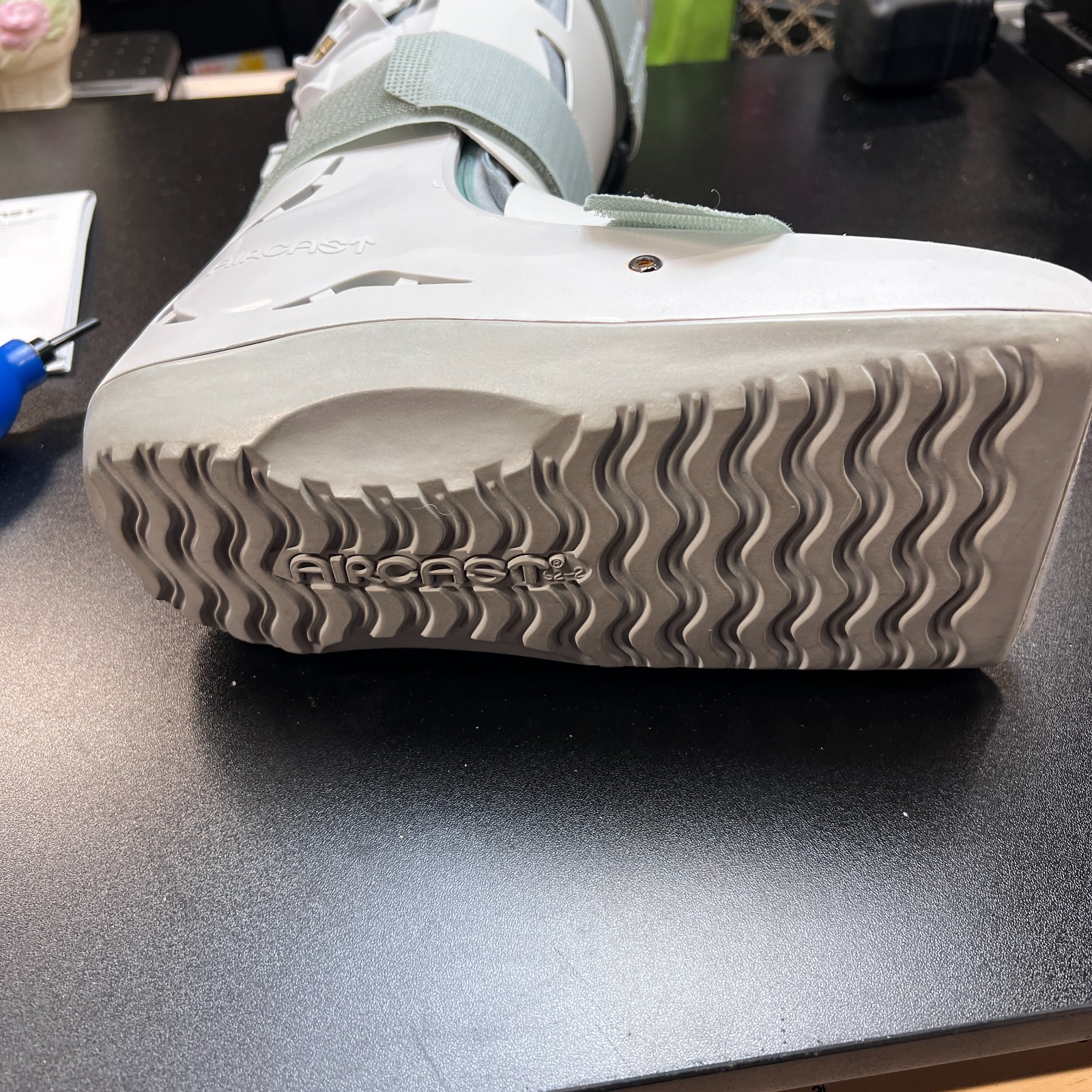 Aircast XP Walker Boot Small 01P-S Pneumatic Orthopedic Foot Brace with Pump