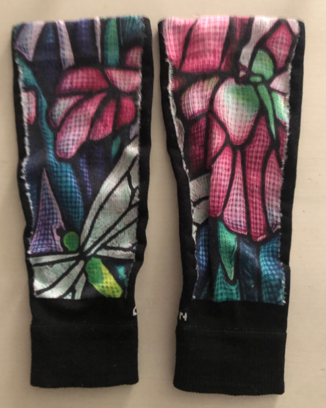 crazy compression brand womens standard sleeves pair of black pink floral VGUC