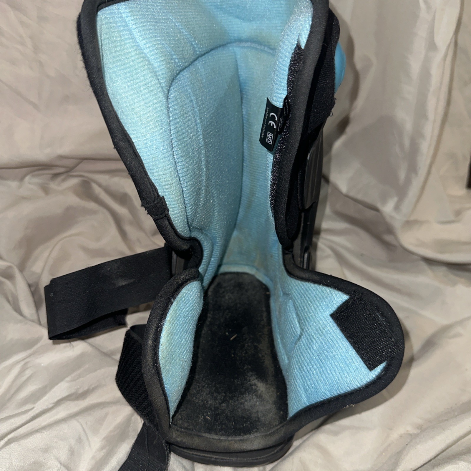 Ossur Pediatric Boot For Keeping Your Ankle Immobile Size XS- Needs cleaning