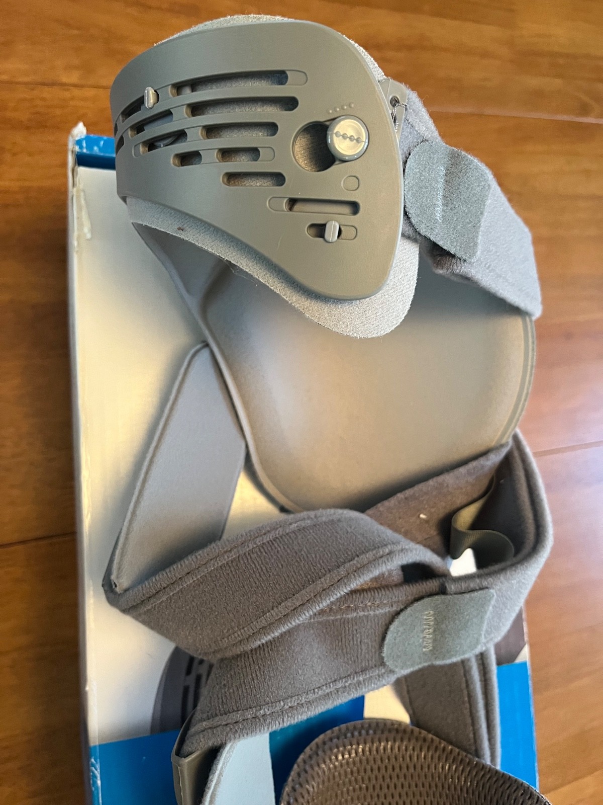 Ossur Unloader One with SmartDosing Medial Left Knee Brace Size Medium w/ Box
