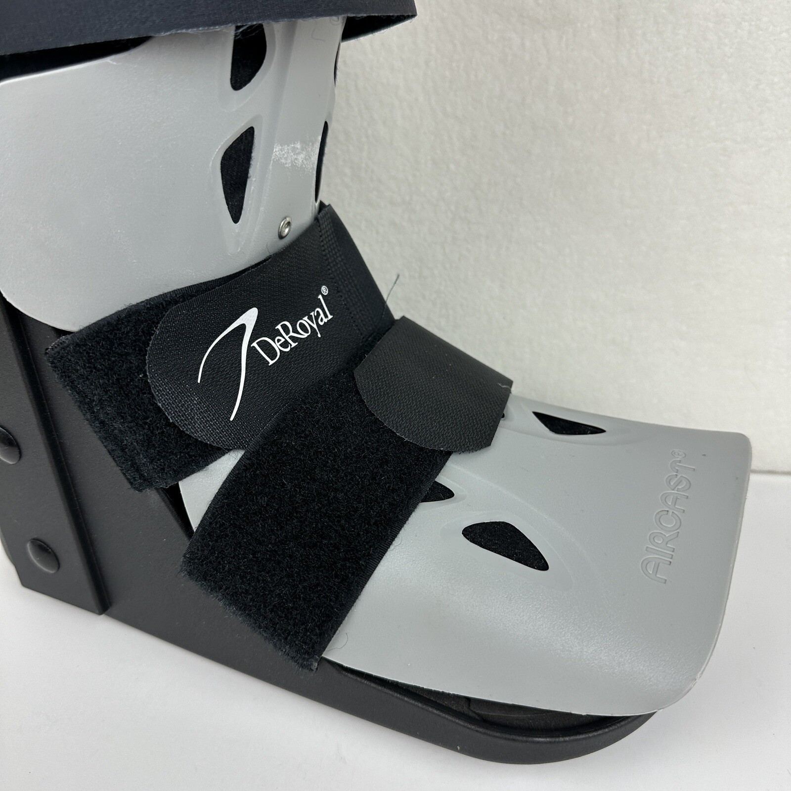 Medium DeRoyal Orthopedic Walking Brace Boot Foot Ankle Leg Tracker EX Walker