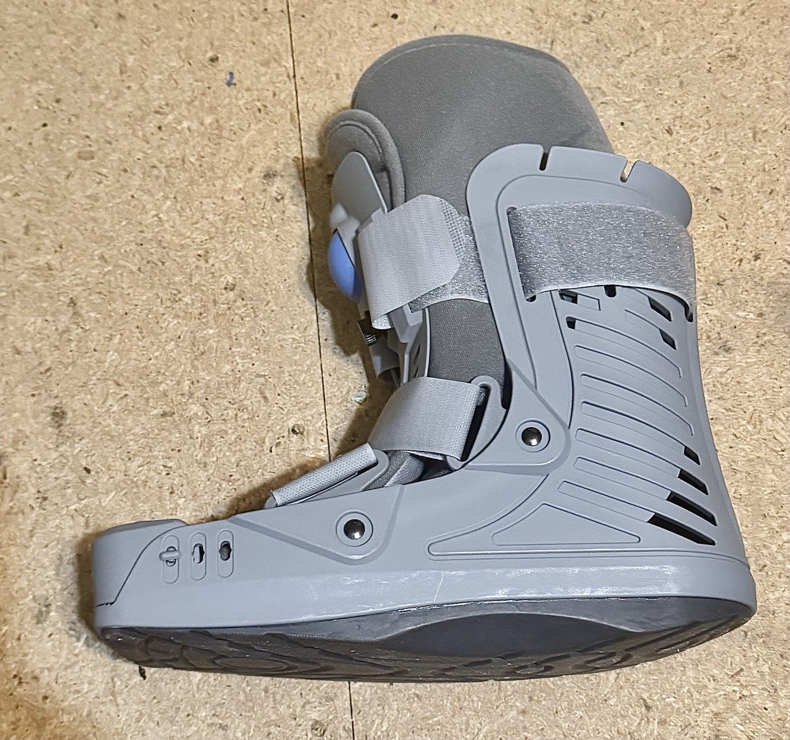 (1) United Ortho USA16117 360 Air Walker Ankle Fracture Boot, Large, Grey