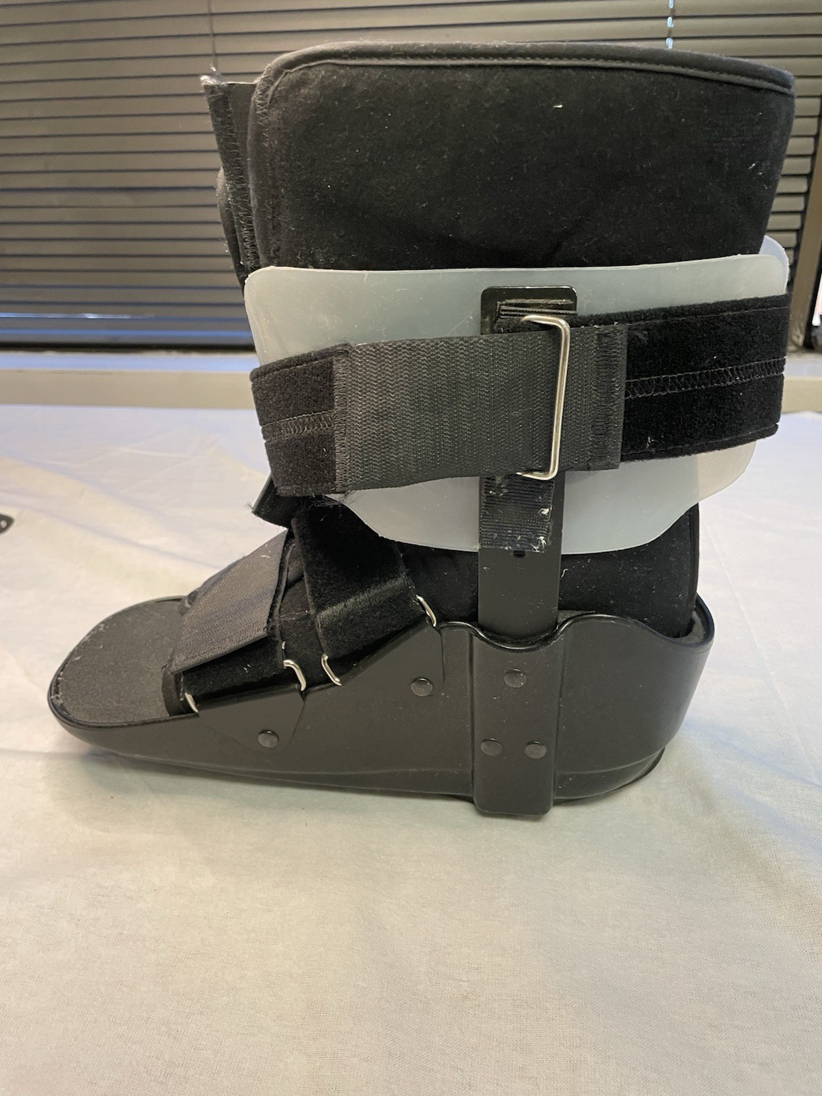 Walking Boot For Right Foot – Fits Women’s Size 9 But Adjustable -#112