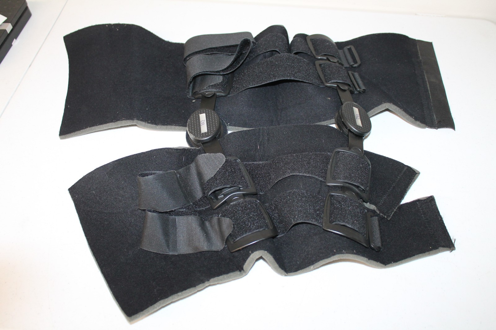 VQ Orthocare Black Hinged Knee Brace With Cushion Ligament Support