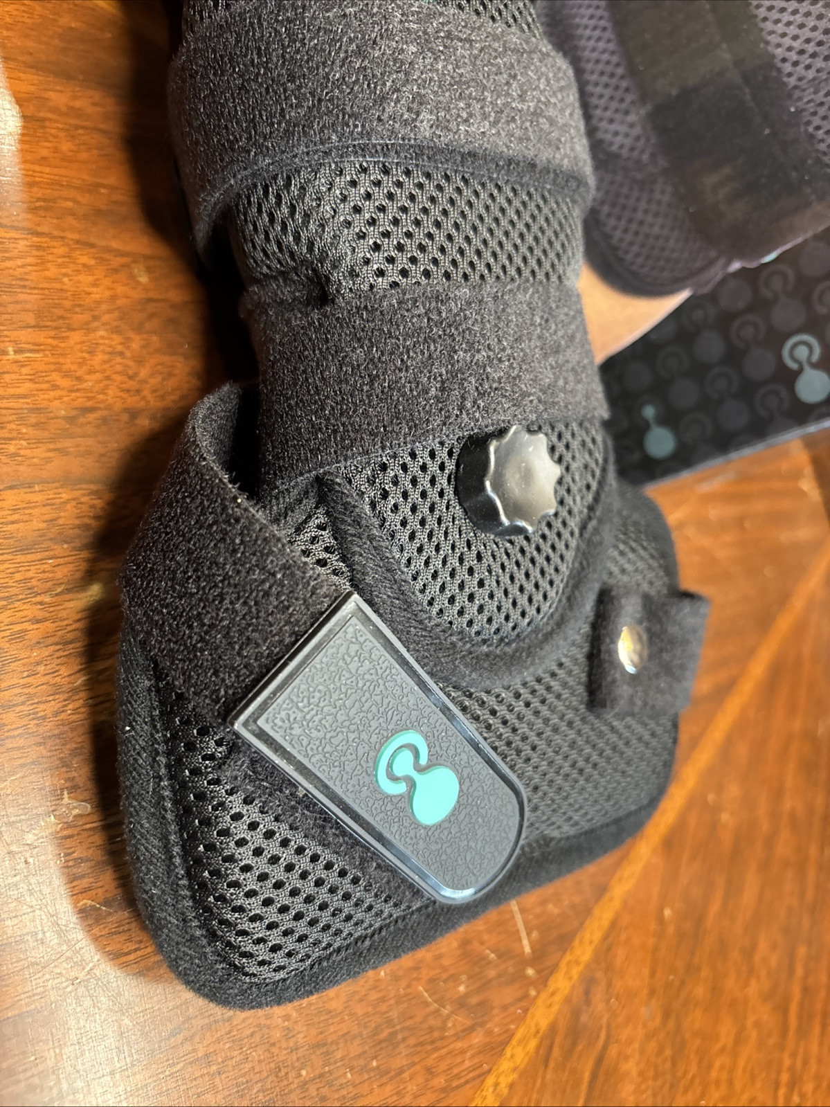 New Open Box – CORETECH 916 Left/Right Universal Wrist Brace/Splint – Black